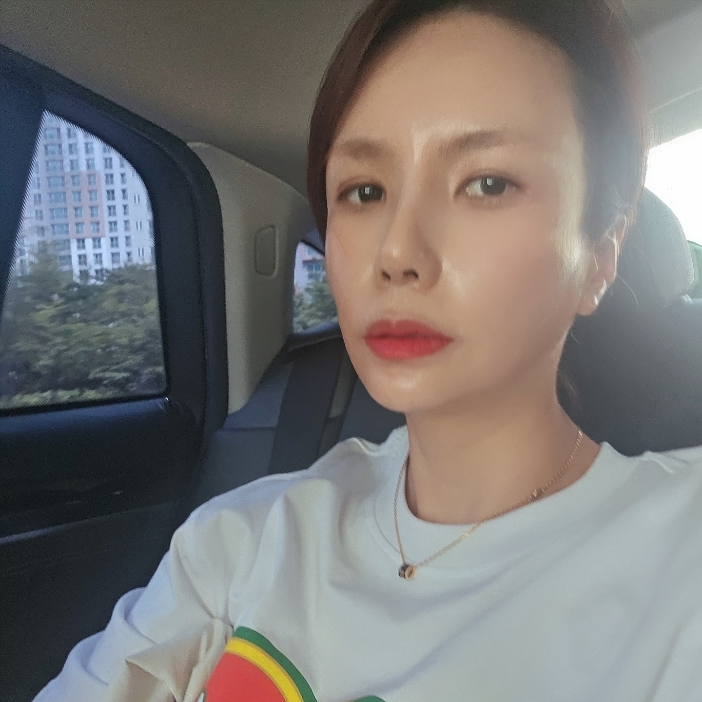 (W) Celine Triomphe 01 Sunglasses in Acetate Black, Palace Quality T-Shirt White - 24SS 착용 스타일 - 3