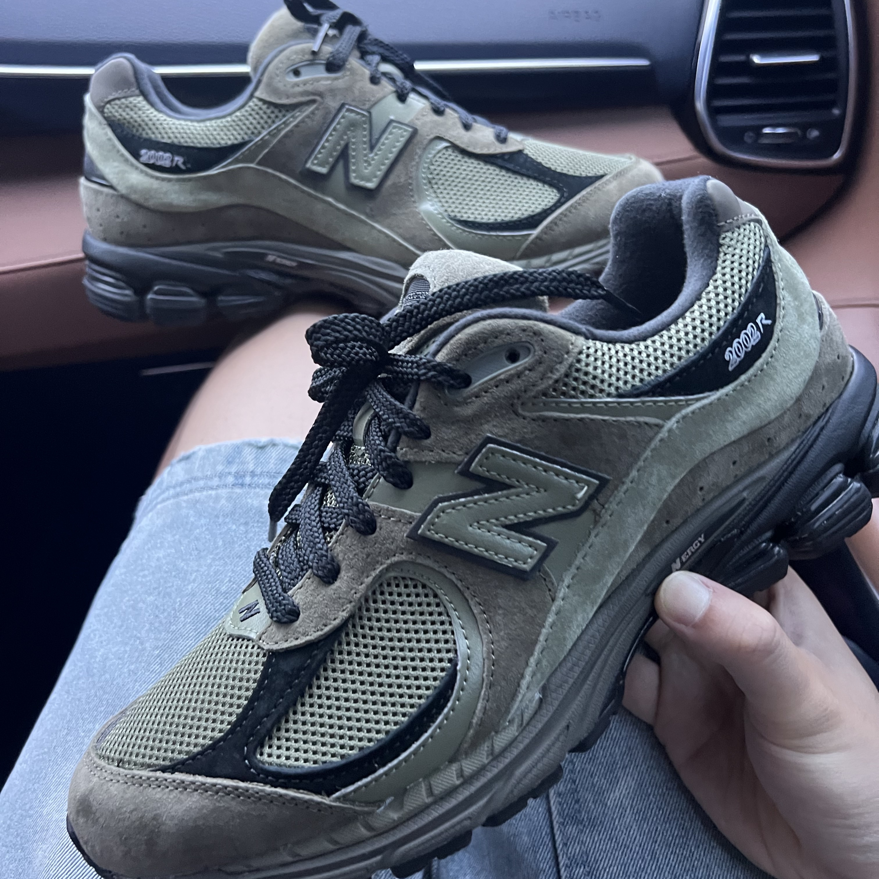 New Balance 2002R Dark Camo Dark Olivine - D Standard 착용 스타일
