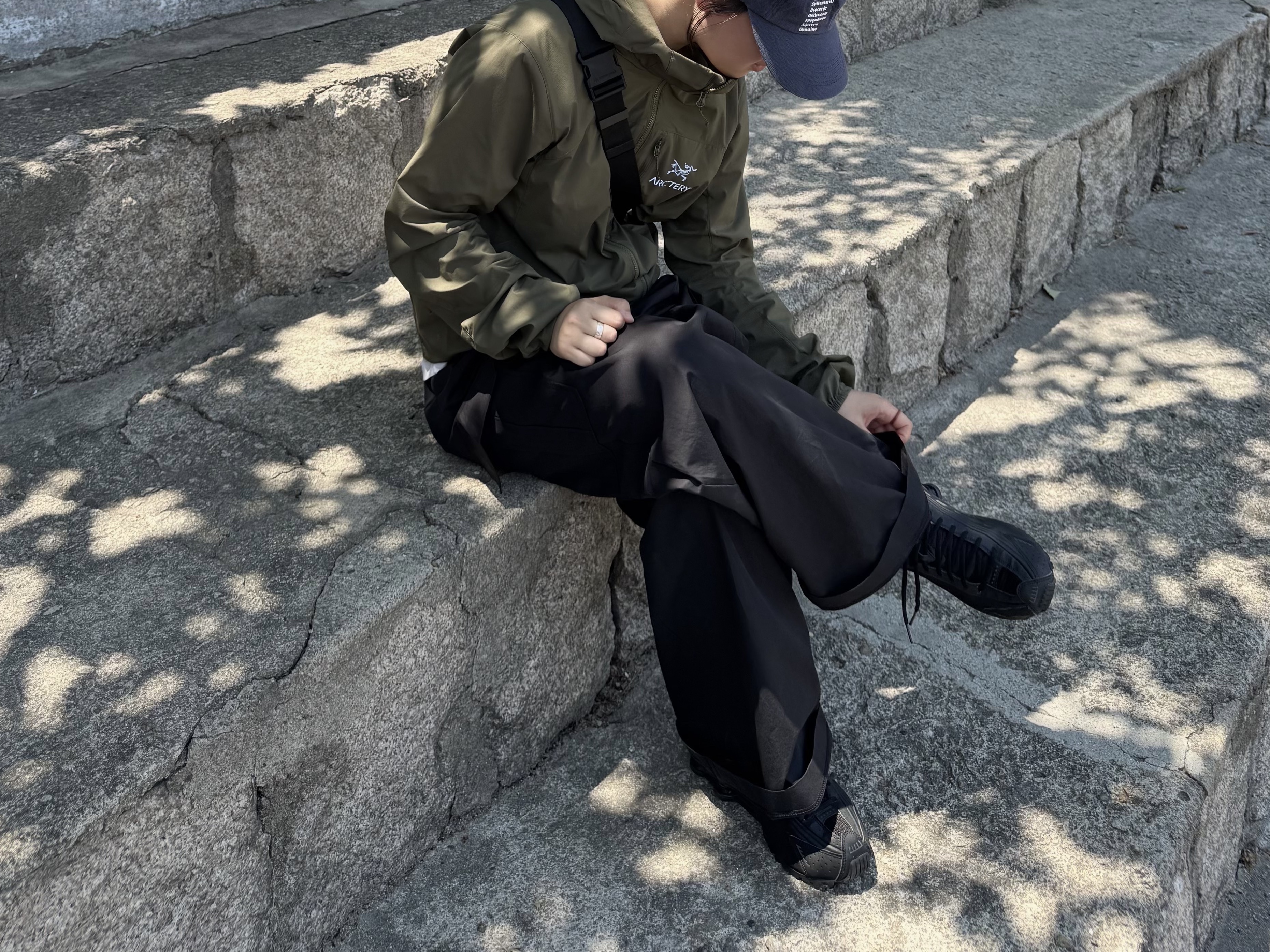 Arc'teryx Squamish Hoody Tatsu, (W) Nike Shox R4 Black 착용 스타일