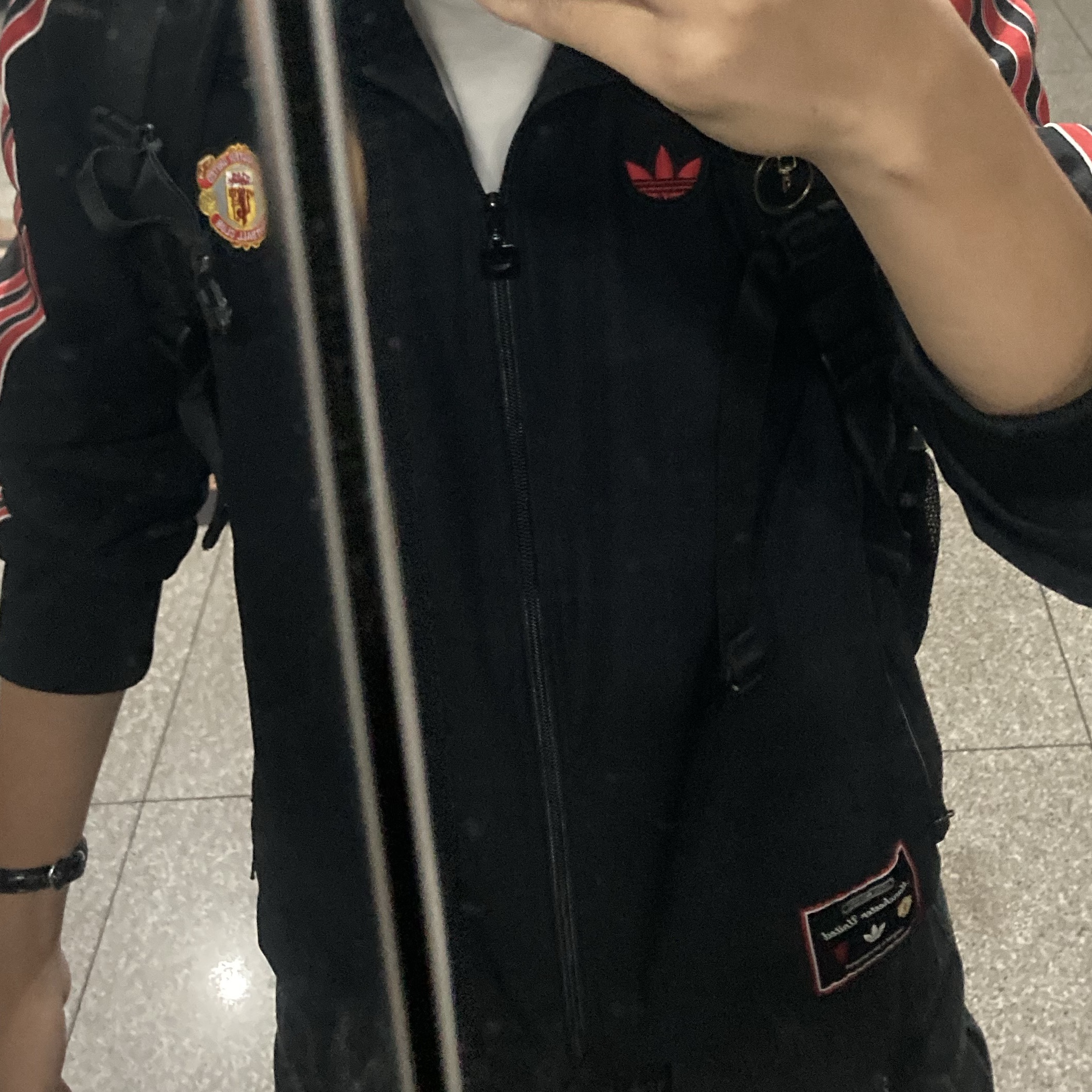 Adidas Manchester United Terrace Icon Track Top Black - KR Sizing, Casio LTP-V007L-1B 착용 스타일