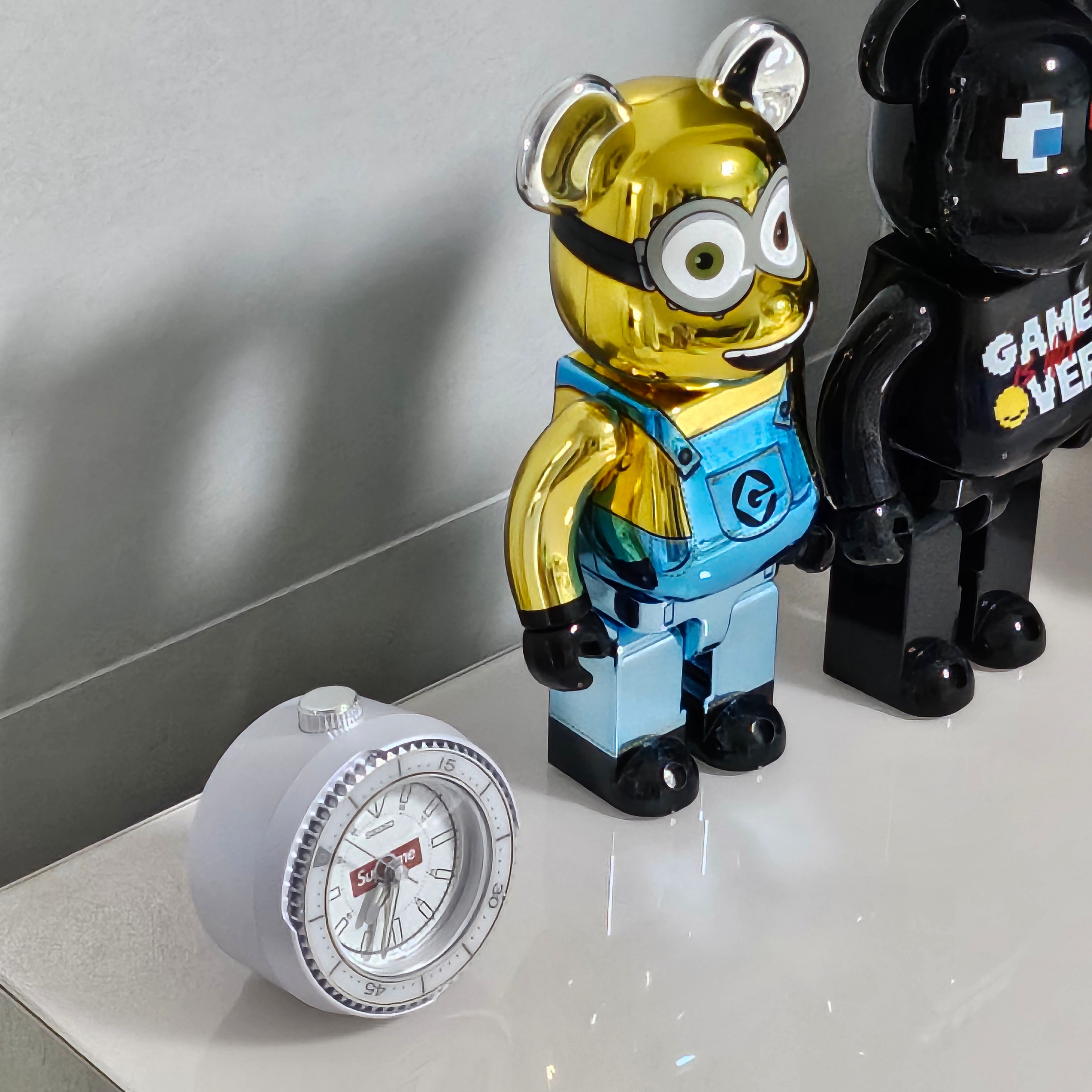 Supreme x Seiko Mai Alarm Clock White - 25SS 착용 스타일