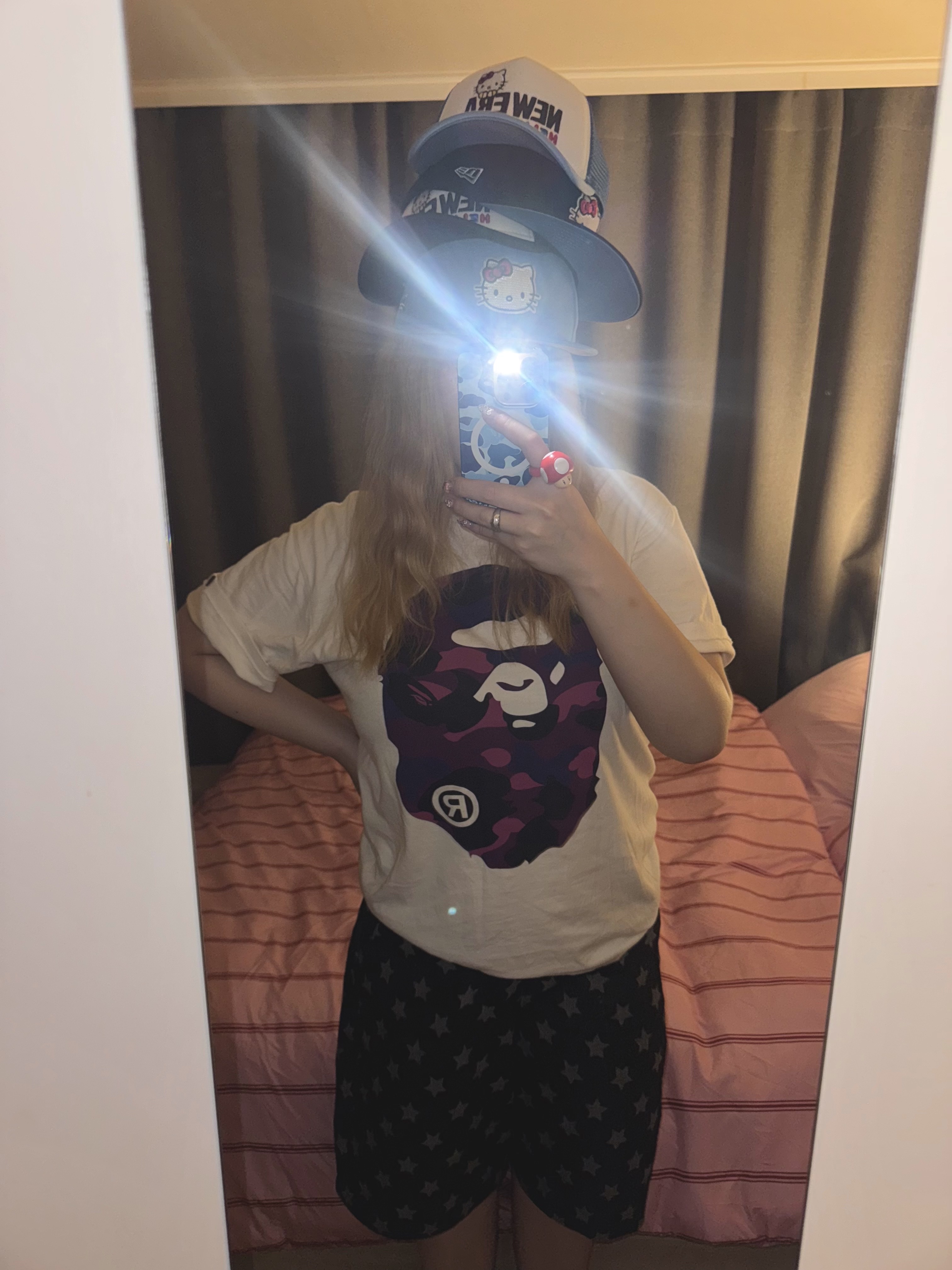 New Era x Hello Kitty Size Cap Black, BAPE Color Camo Big Ape Head T-Shirt White Purple 착용 스타일 - 2