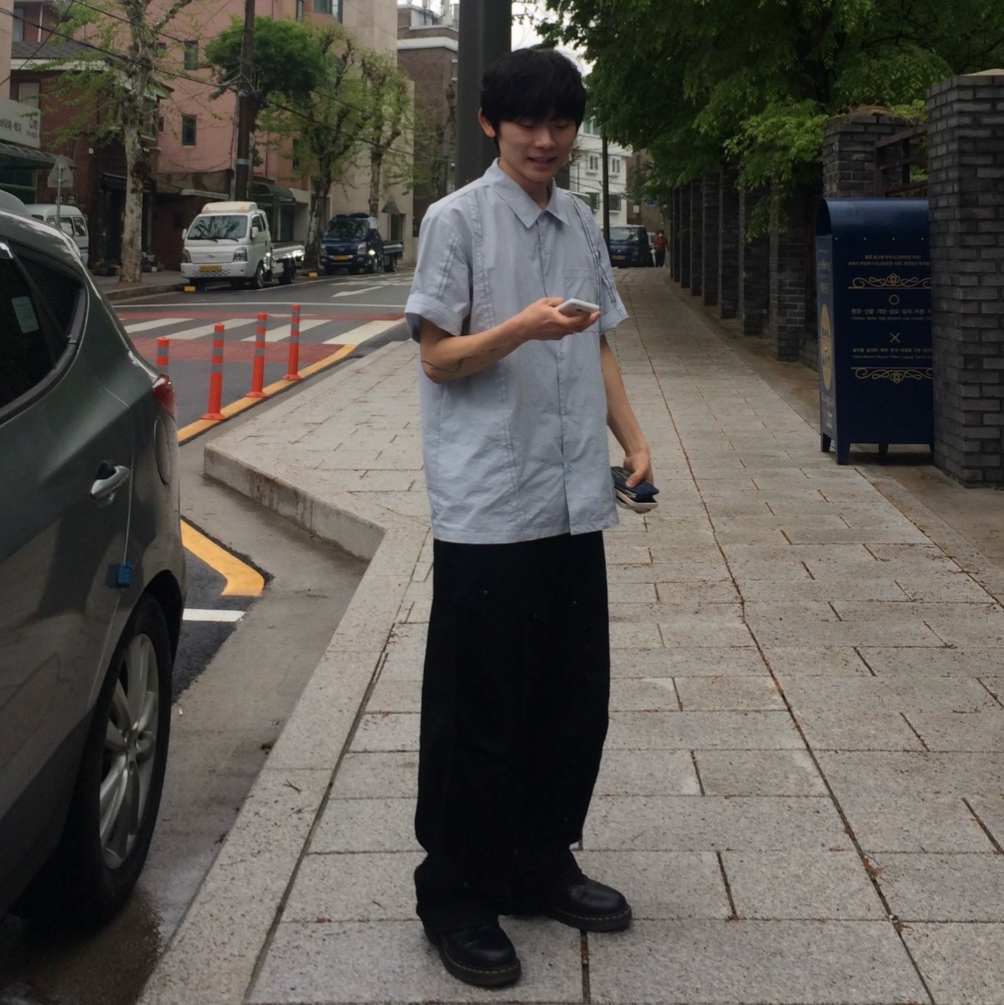 Thevinylhouse Curved Short Sleeve Shirts Blue 착용 스타일 - 1