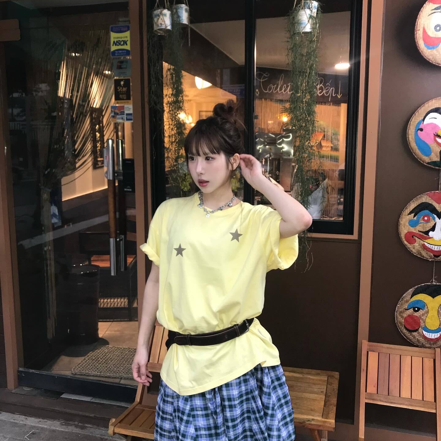 Thevinylhouse Star T-Shirt Yellow 착용 스타일