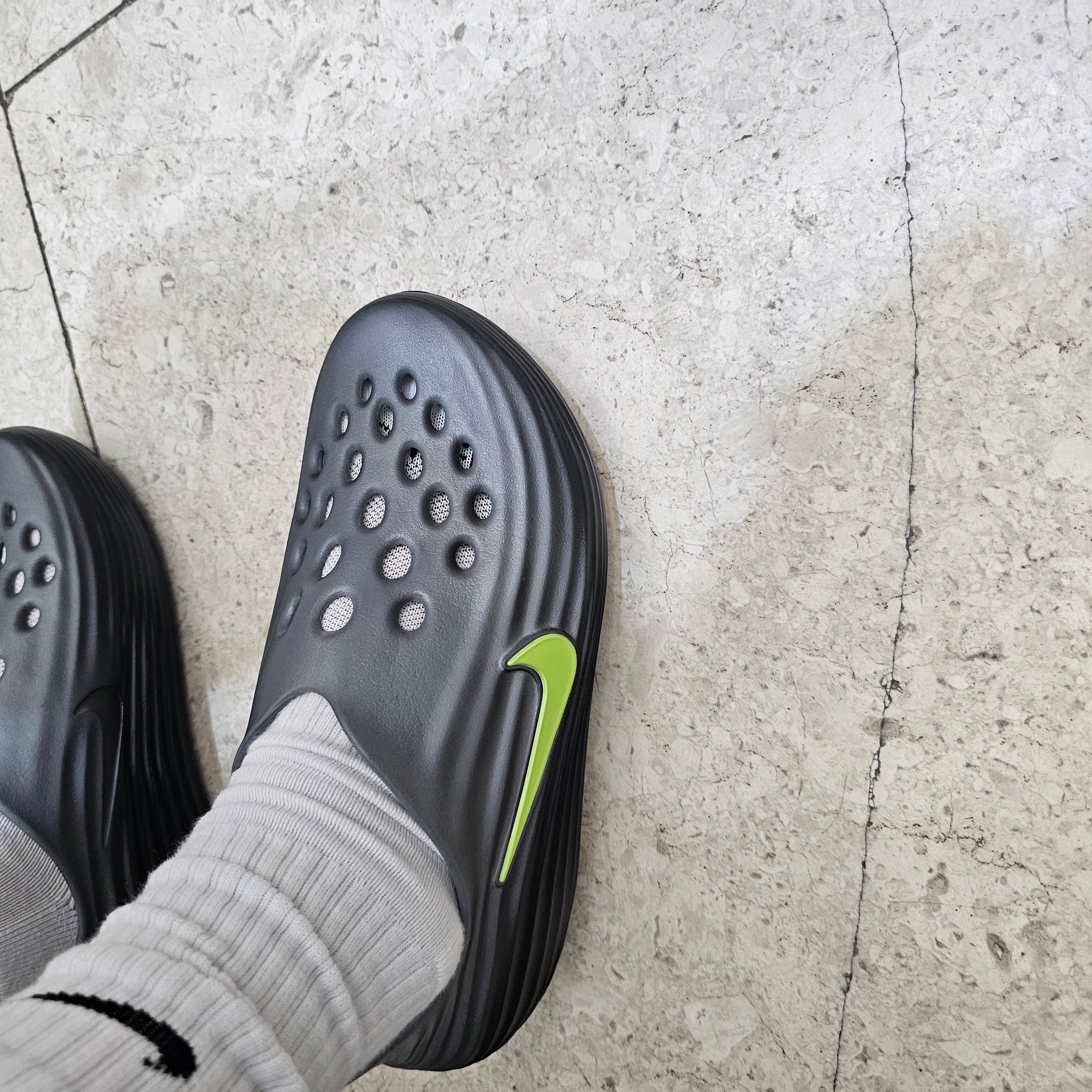 Nike ReactX Rejuven8 Black Cool Grey 착용 스타일