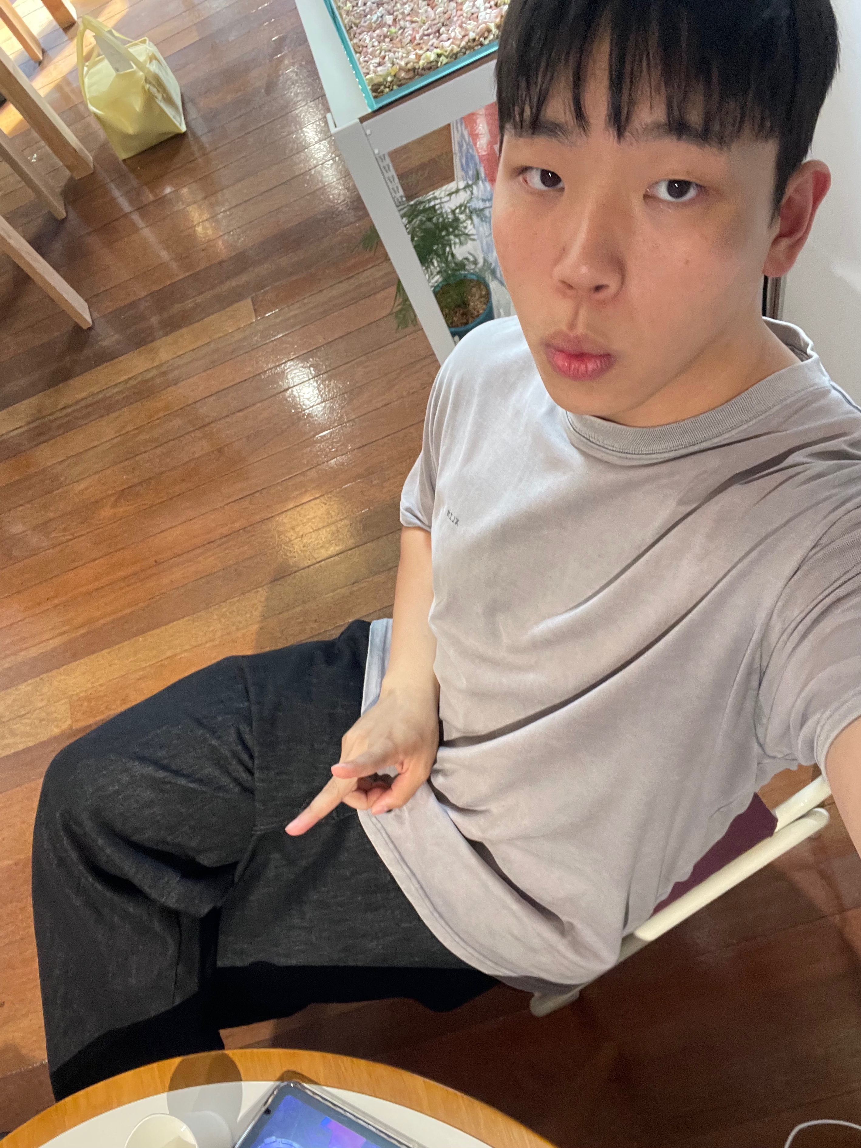 Xlim Ep.3 Synopsis 01 T-Shirt Light Blue, Nike Air Force 1 '07 Low Triple Black 착용 스타일 - 1