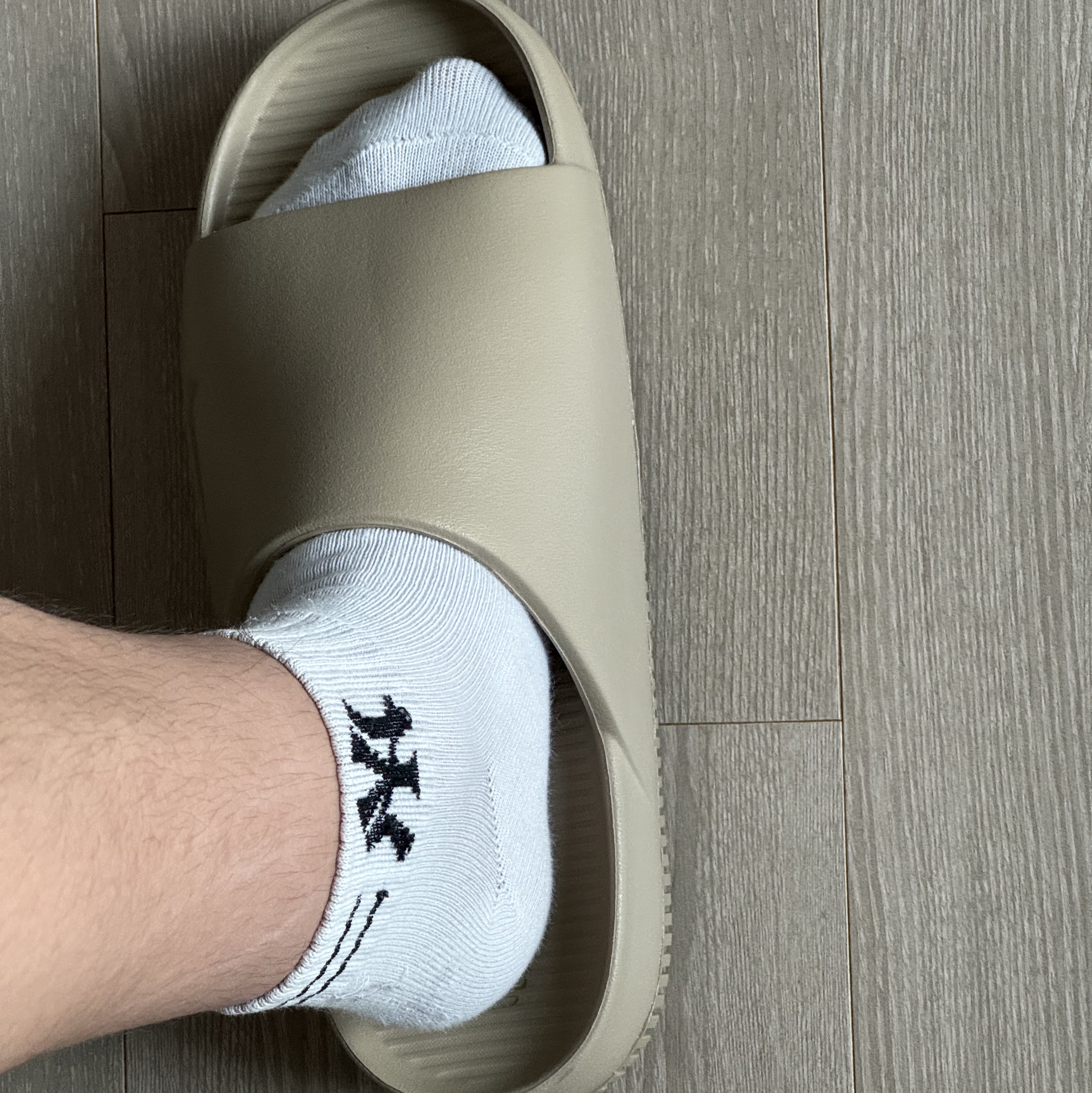 Nike Calm Slide Khaki 착용 스타일 - 1