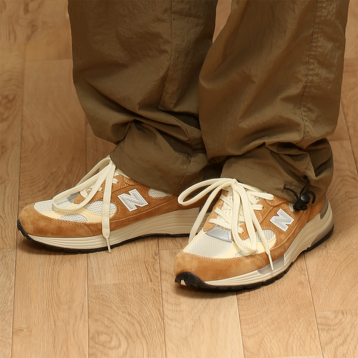 New Balance 992 Made in USA Sweet Caramel Calcium, New Balance x Packer 992 Made in USA 착용 스타일 - 6