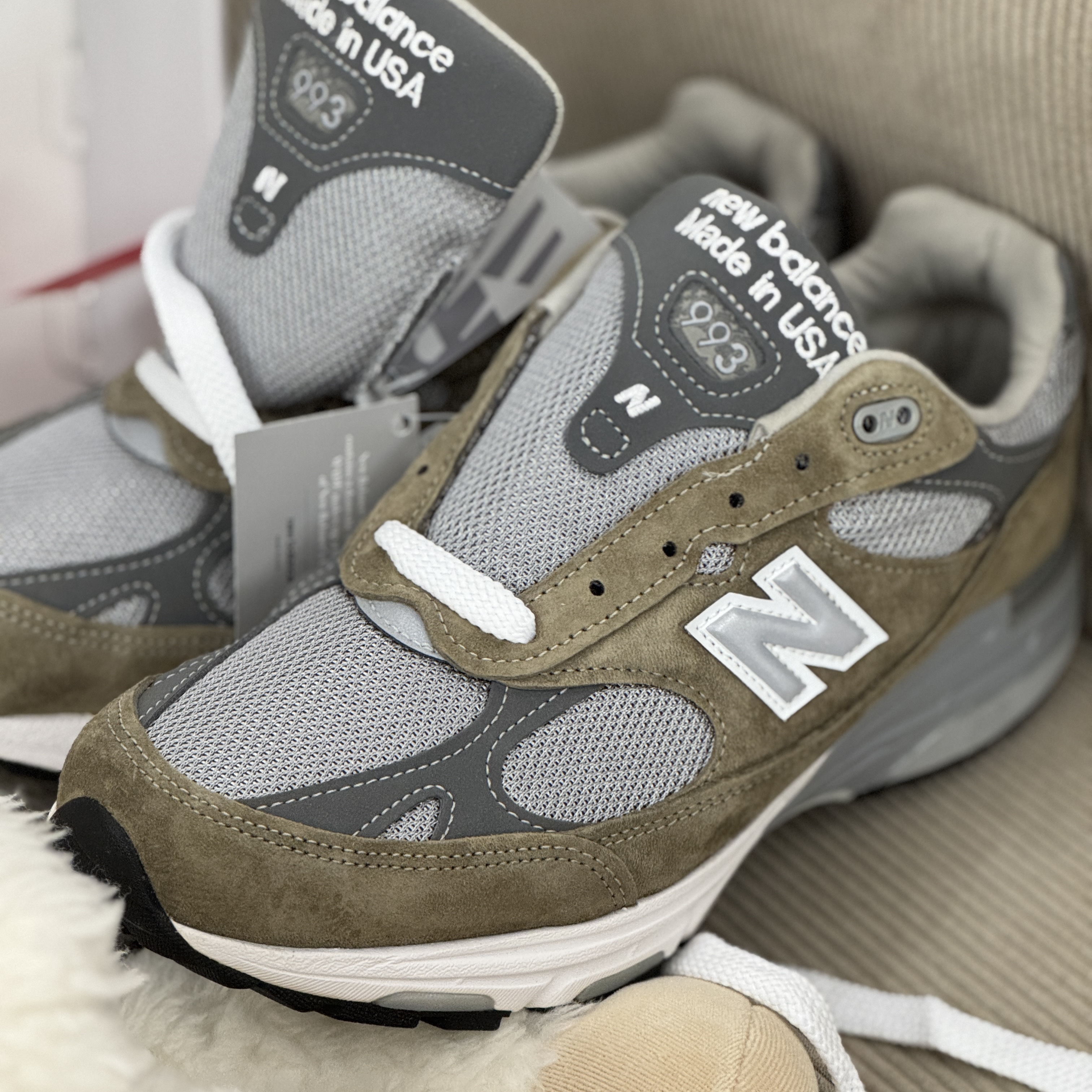 New Balance 993 Made in USA Covert Green Medium Grey - D Standard 착용 스타일 - 2