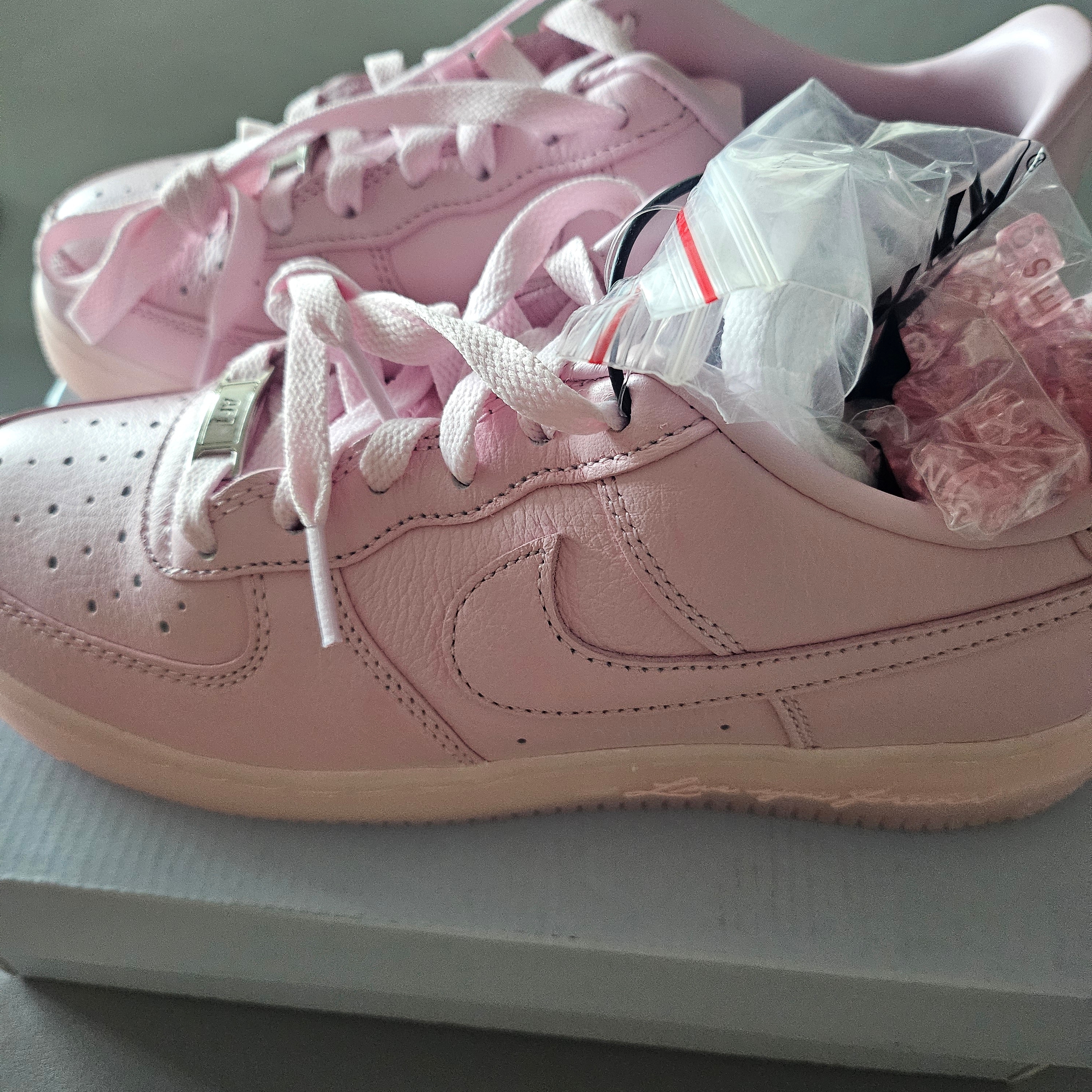 (GS) Nike x Drake Nocta Air Force 1 Low SP Certified Lover Boy Pink Foam 착용 스타일 - 6