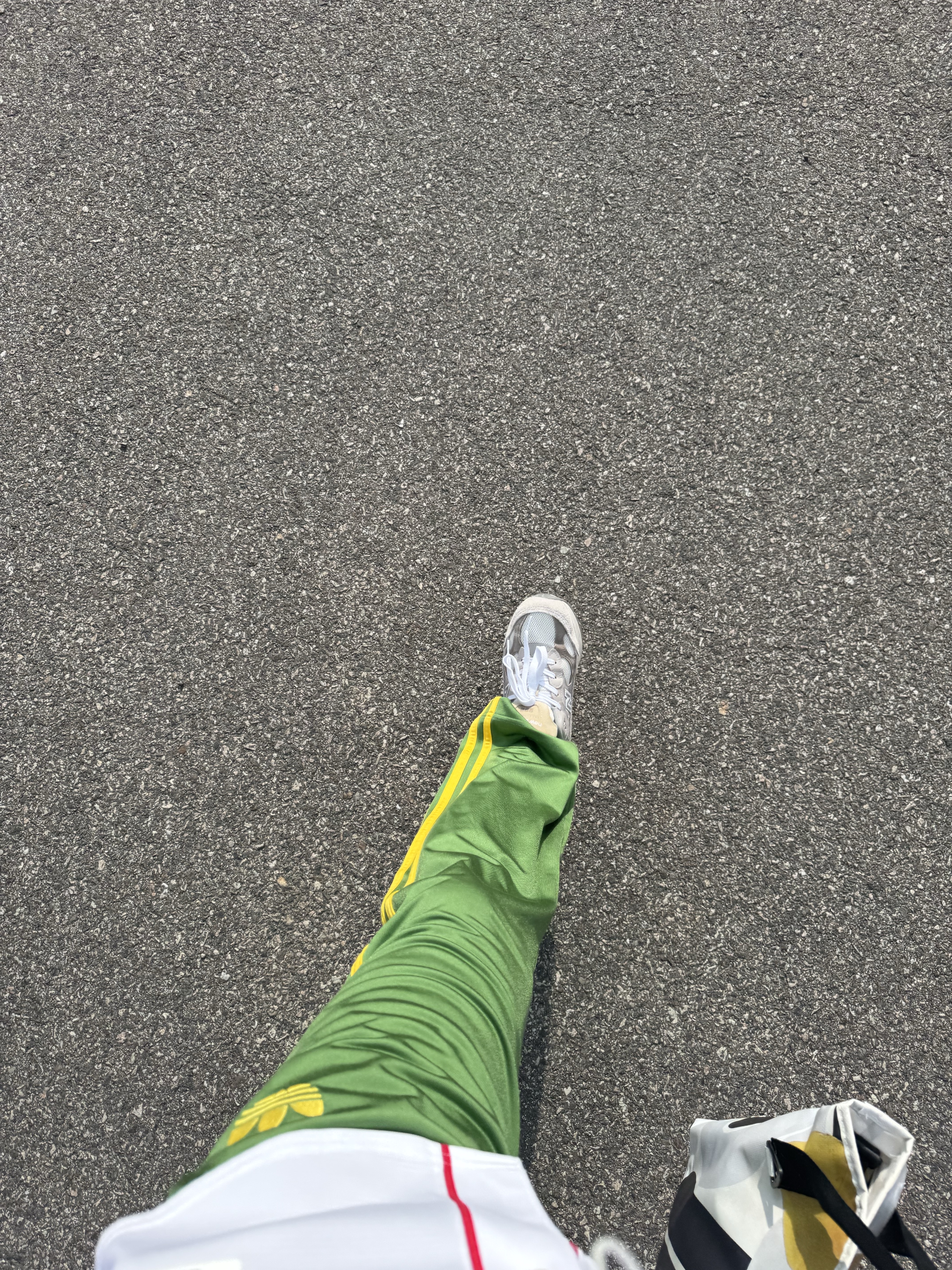 Asics x Kith Gel-Kayano 12.1 Peat Cream, Jordan x Off-White S/S Top Forest Green Black - Asia 착용 스타일 - 5
