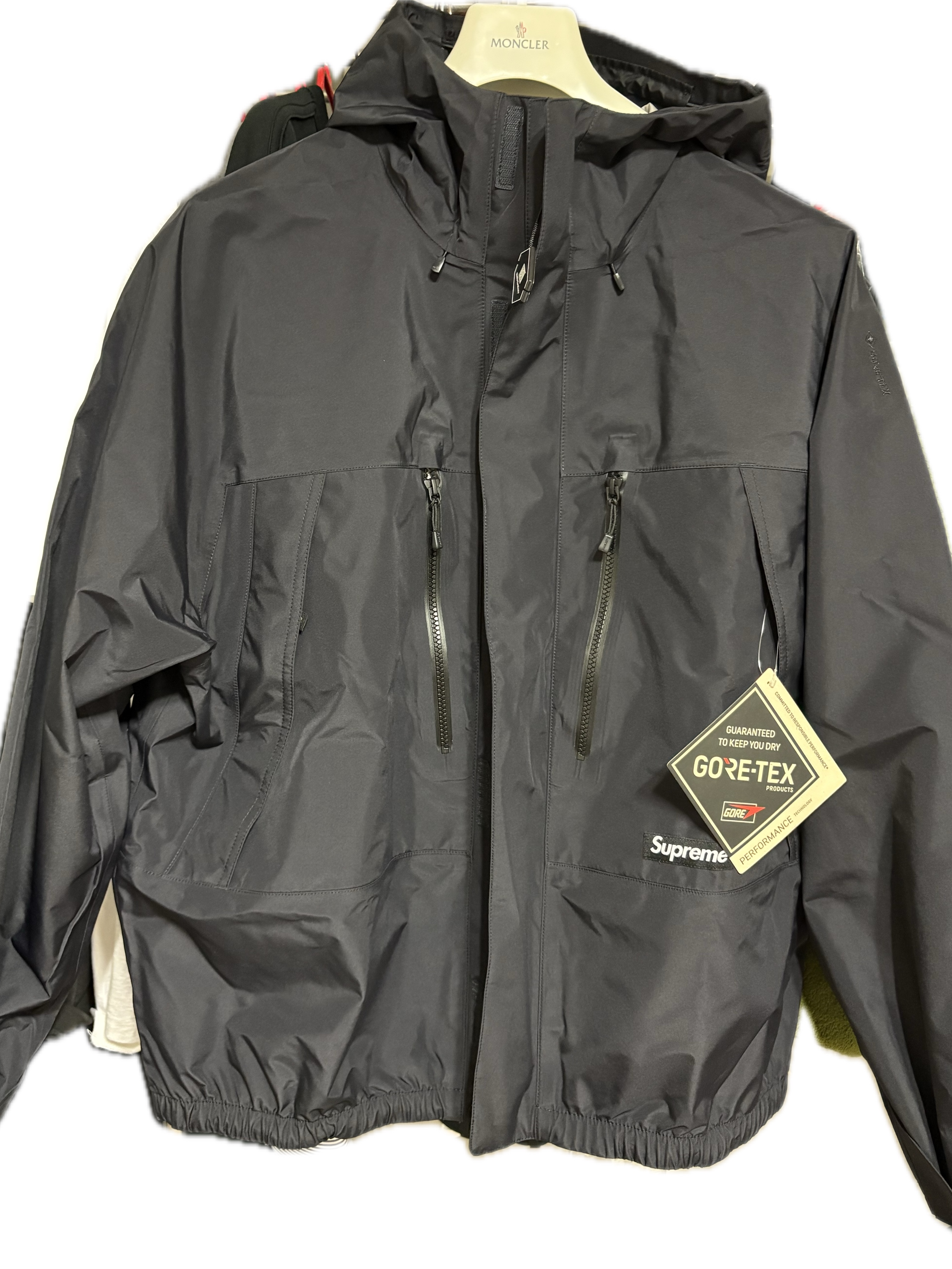 Supreme Gore-Tex Taped Seam Shell Jacket Black - 24FW 착용 스타일 - 1