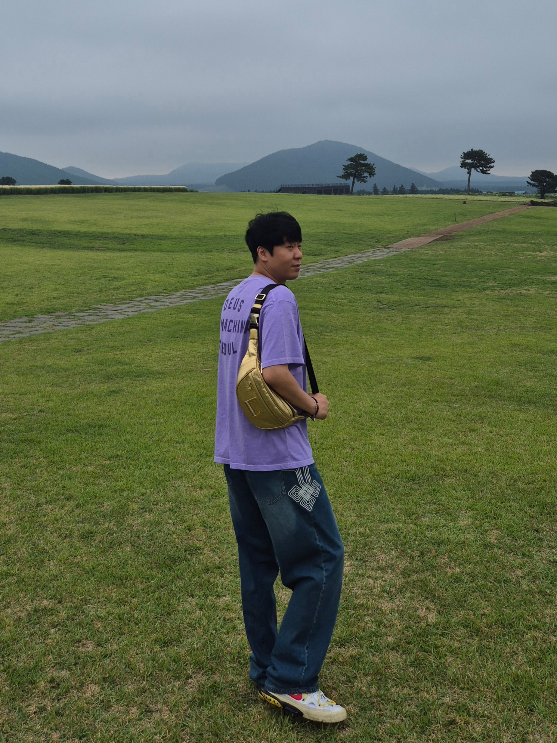 Deus Ex Machina Dyed Seoul College Address T-Shirt Purple, (W) Deus Ex Machina Bonham Jeans Dark Indigo 착용 스타일 - 1