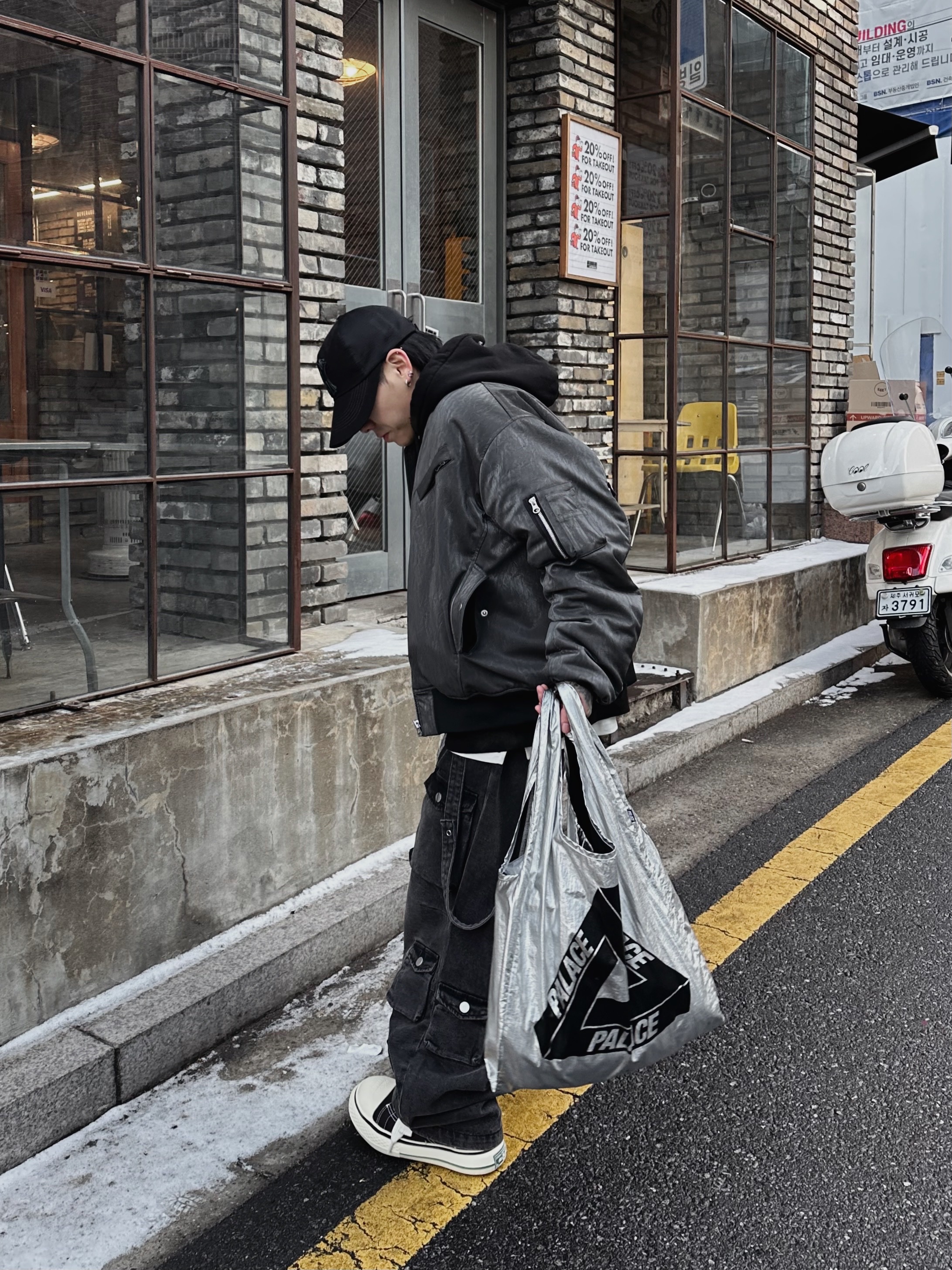 Palace Palace Shop Reusable Bag Silver - 22FW 착용 스타일 - 4
