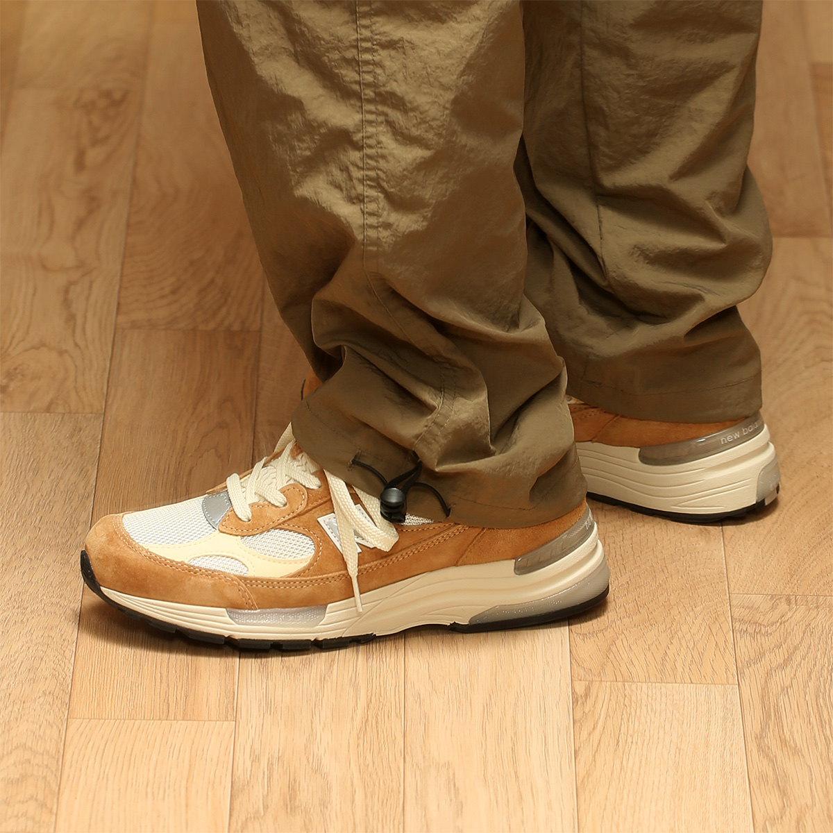 New Balance 992 Made in USA Sweet Caramel Calcium, New Balance x Packer 992 Made in USA 착용 스타일 - 4