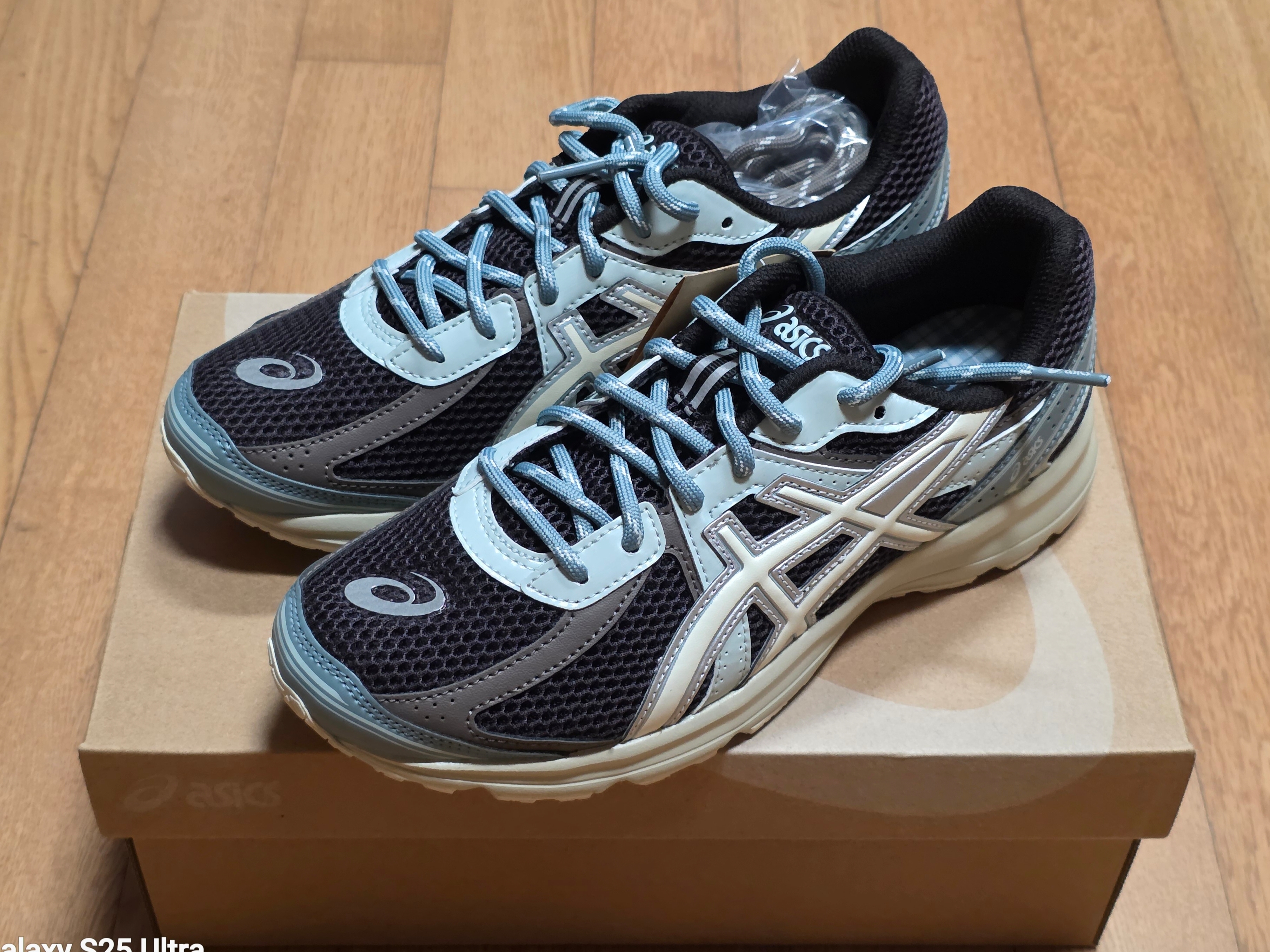 Asics x Kith Jog 100 S Espresso Vanilla Ice 착용 스타일 - 3
