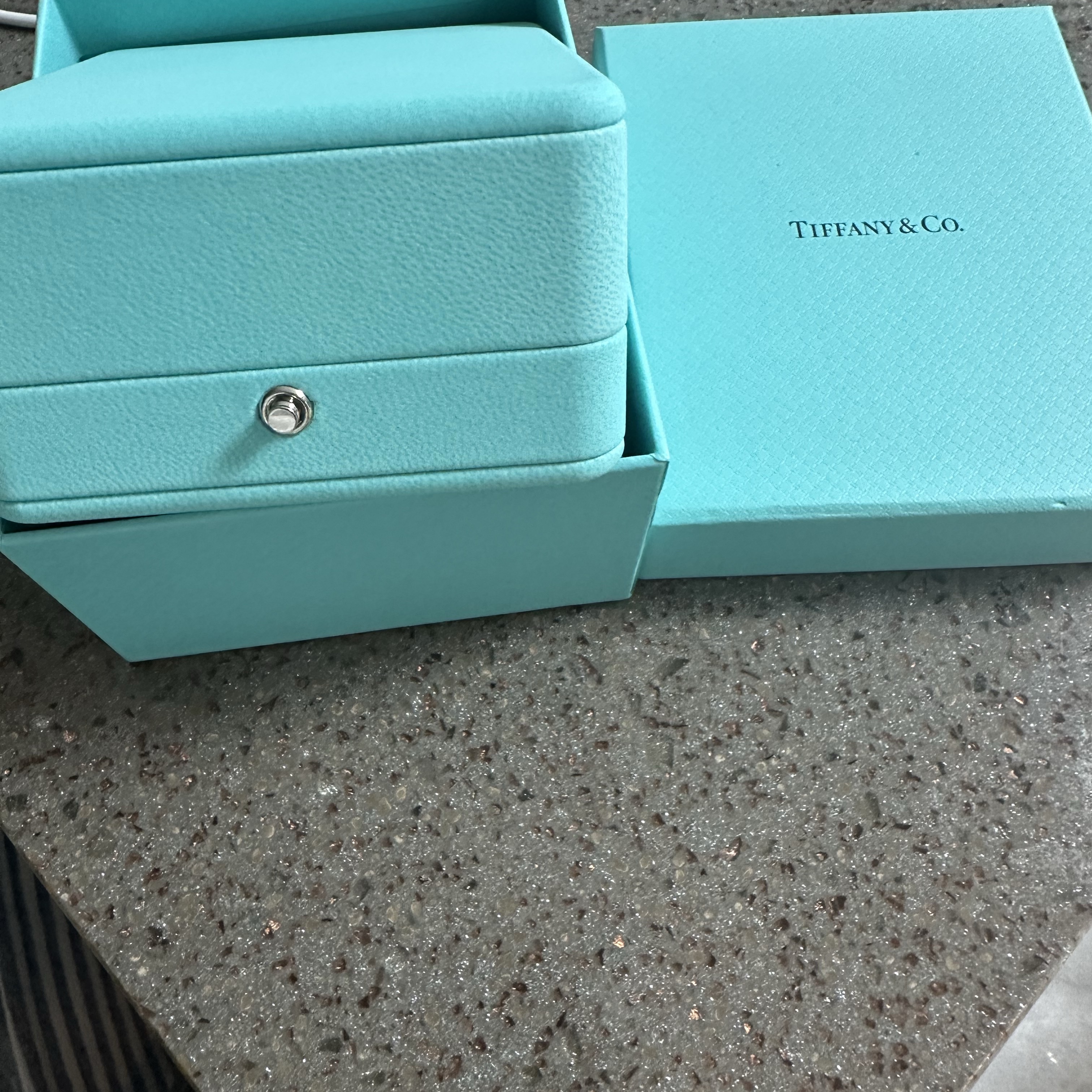 Tiffany & Co. Tiffany T Smile Pendant Small Rose Gold 착용 스타일 - 4