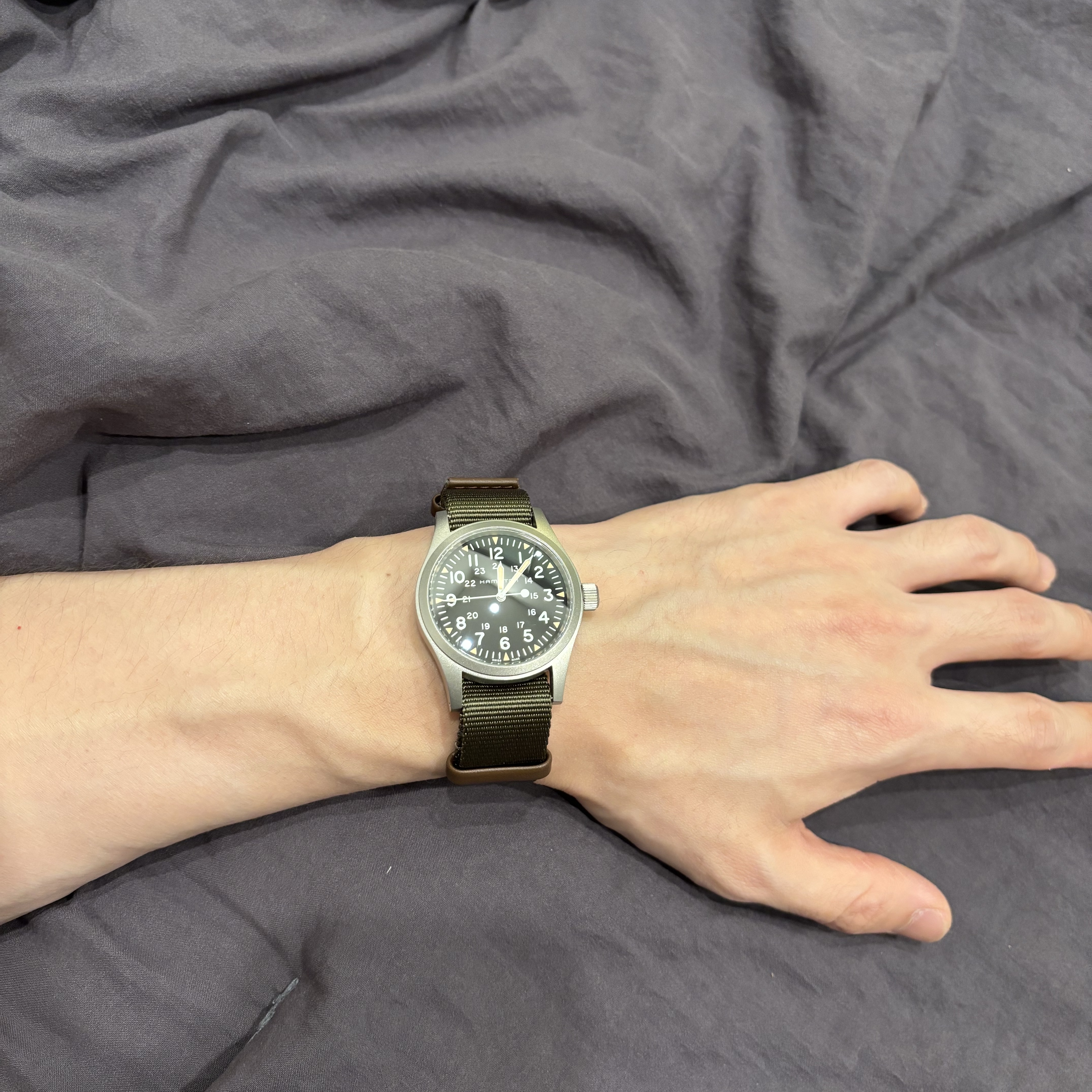Hamilton Khaki Field Mechanical 38mm Nato Strap Green Black 착용 스타일