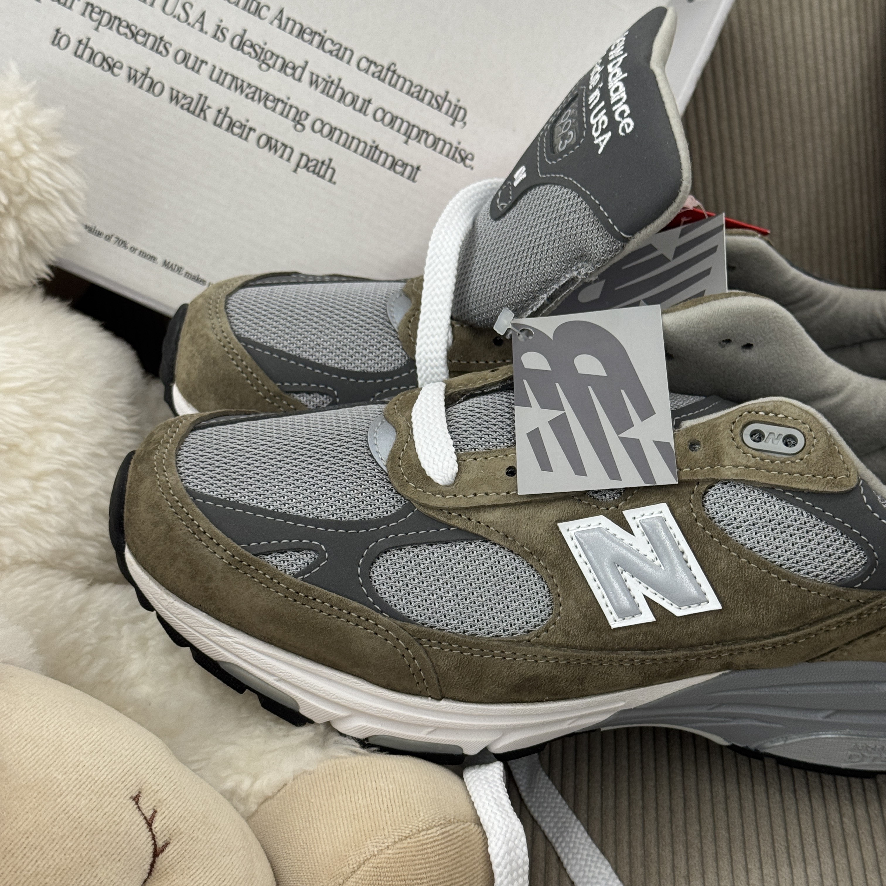 New Balance 993 Made in USA Covert Green Medium Grey - D Standard 착용 스타일 - 1