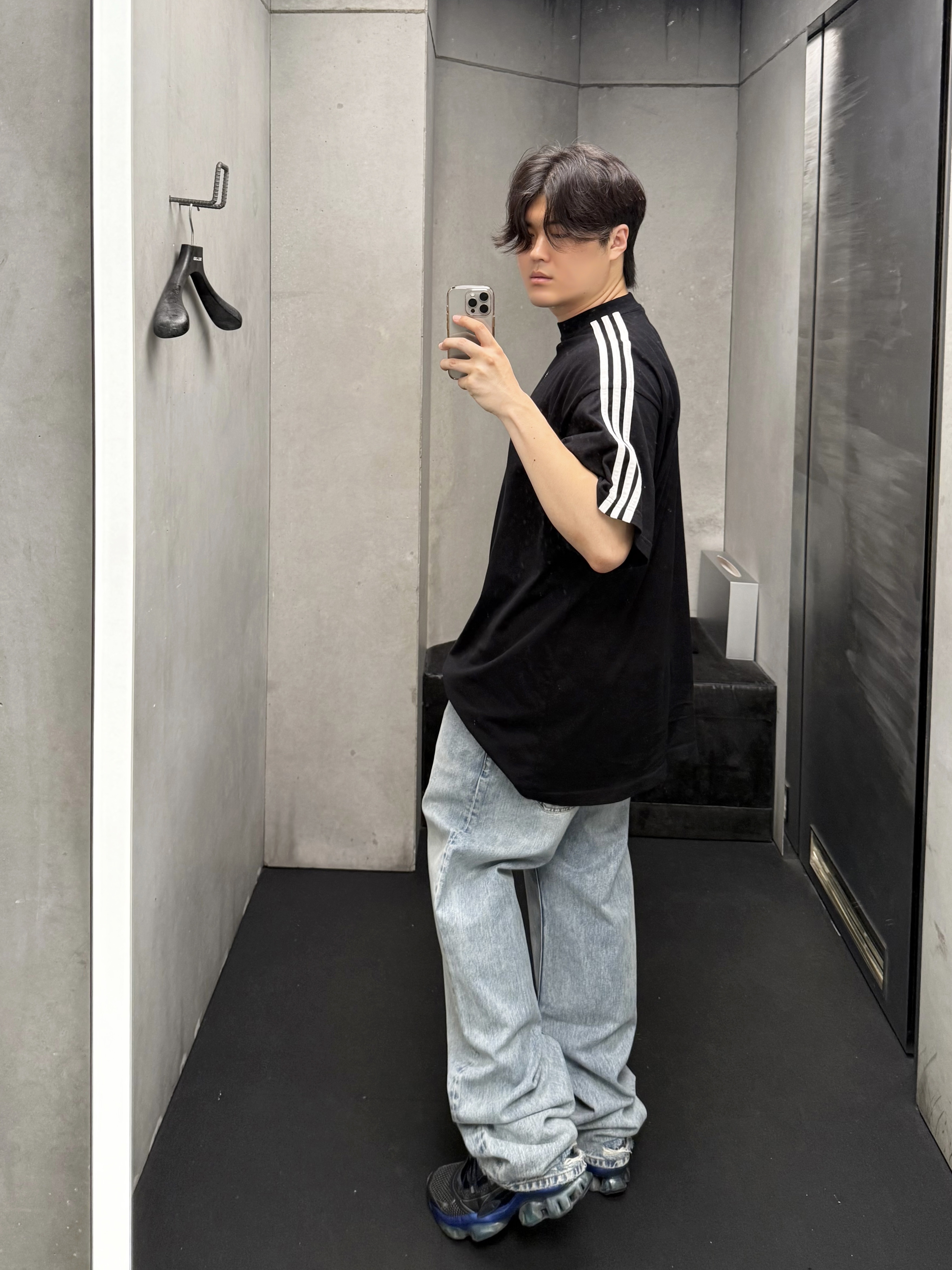 Balenciaga x Adidas Oversized T-Shirt Black, Balenciaga x Adidas Oversized T-Shirt Black White 착용 스타일