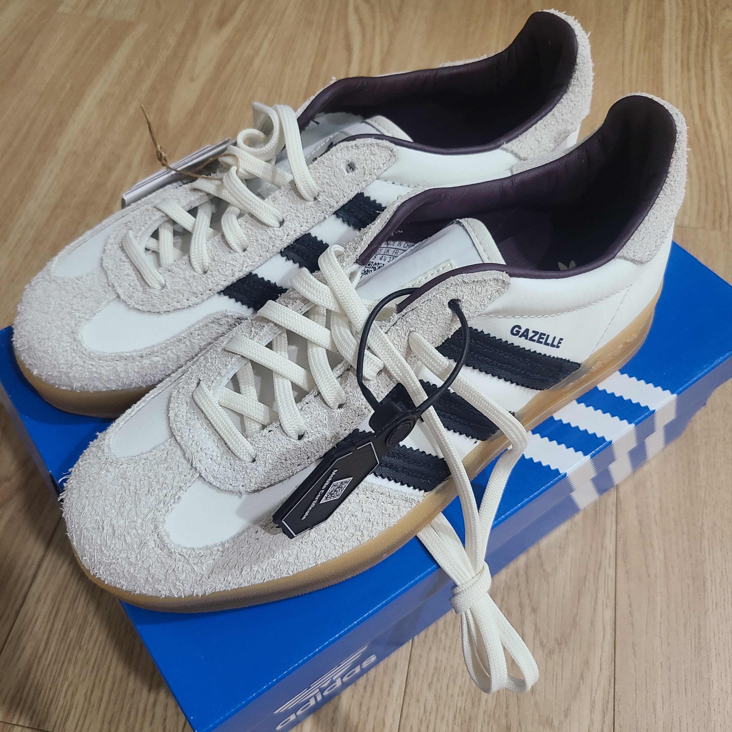Adidas x Hikari Shibata Gazelle Indoor Core White Night Grey 착용 스타일 - 1