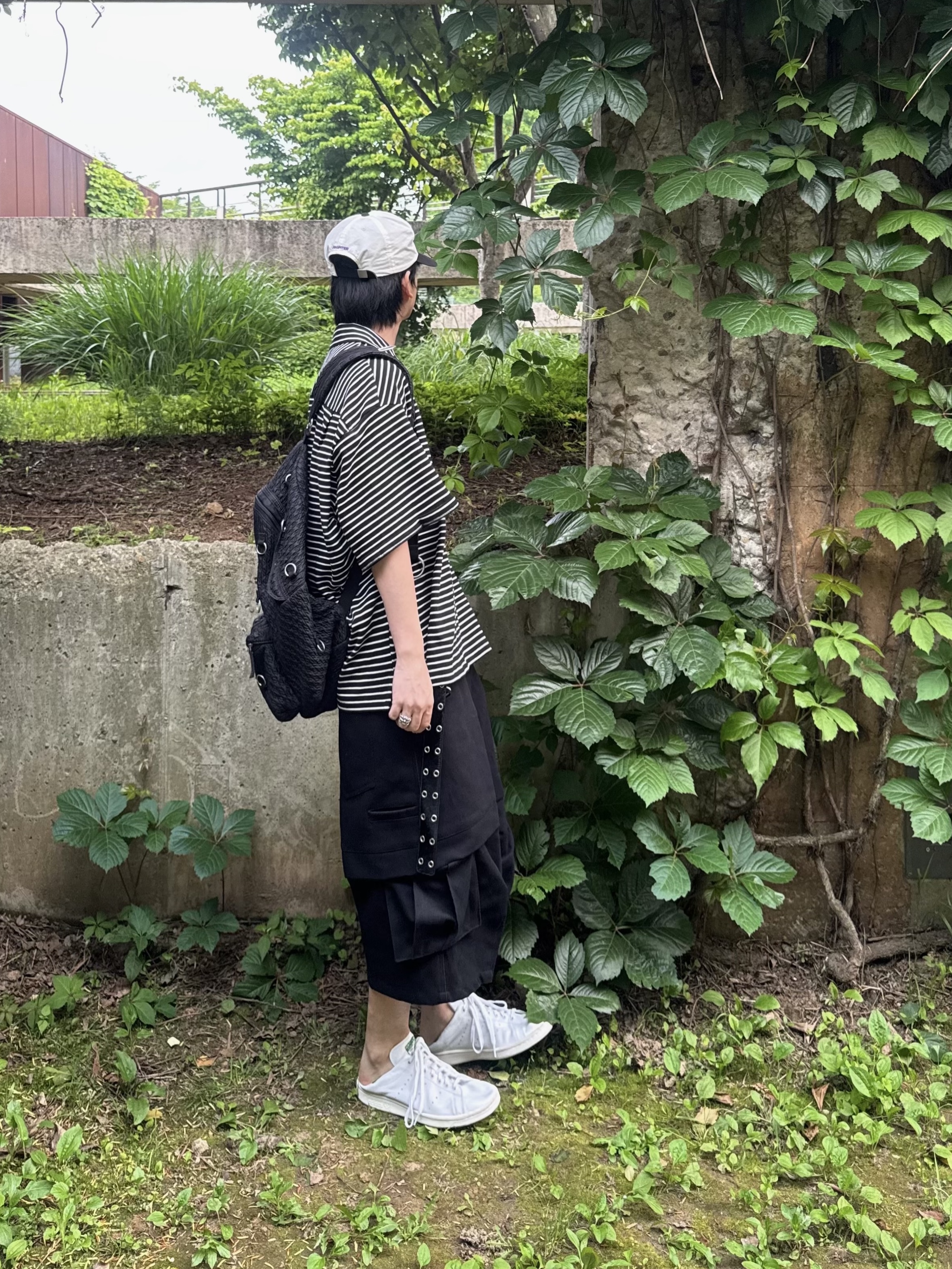 Kamien Stripe Polo Shirts Black, Kamien Titan Bermuda Pants Black 착용 스타일 - 5
