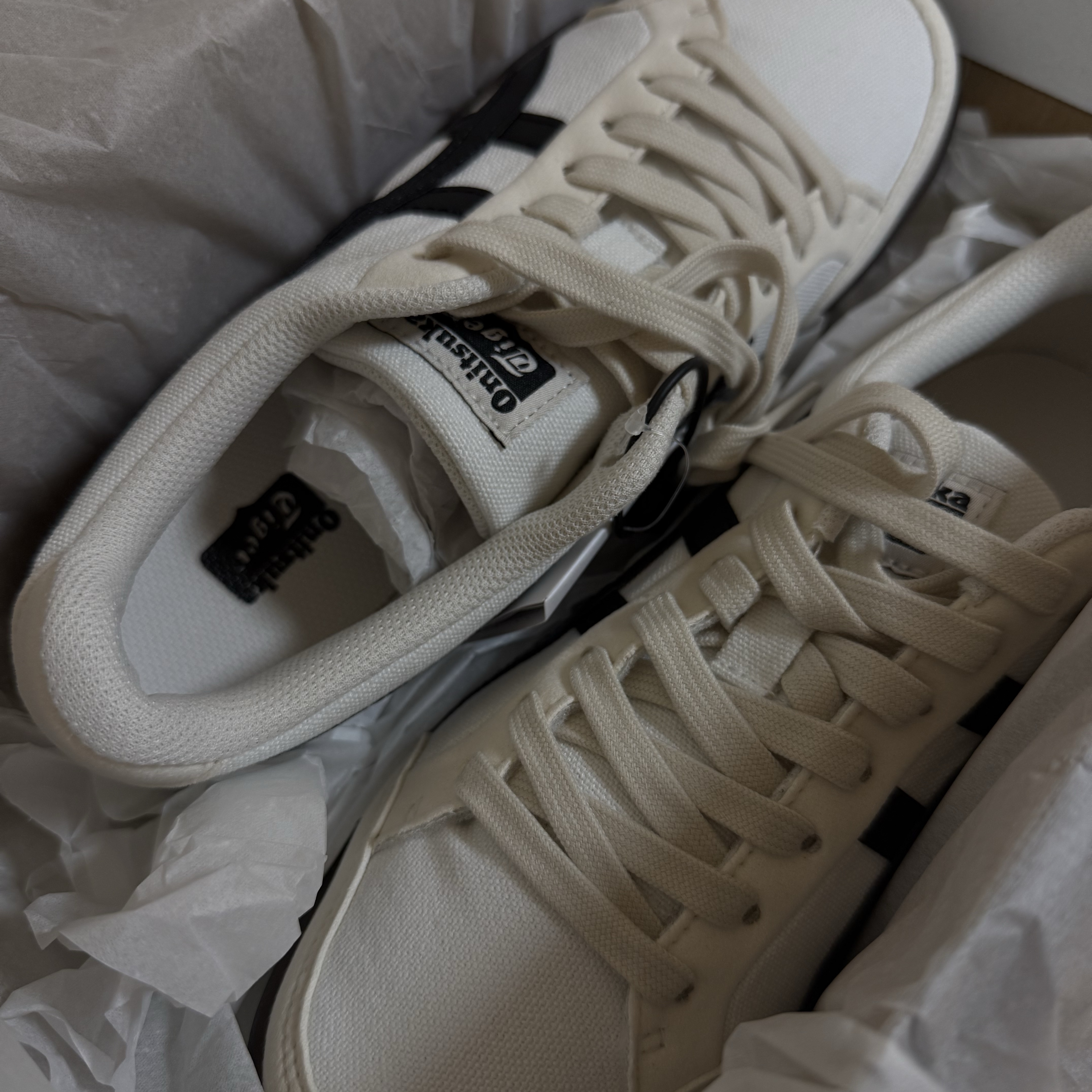 Onitsuka Tiger Advanti Cream White Black 착용 스타일