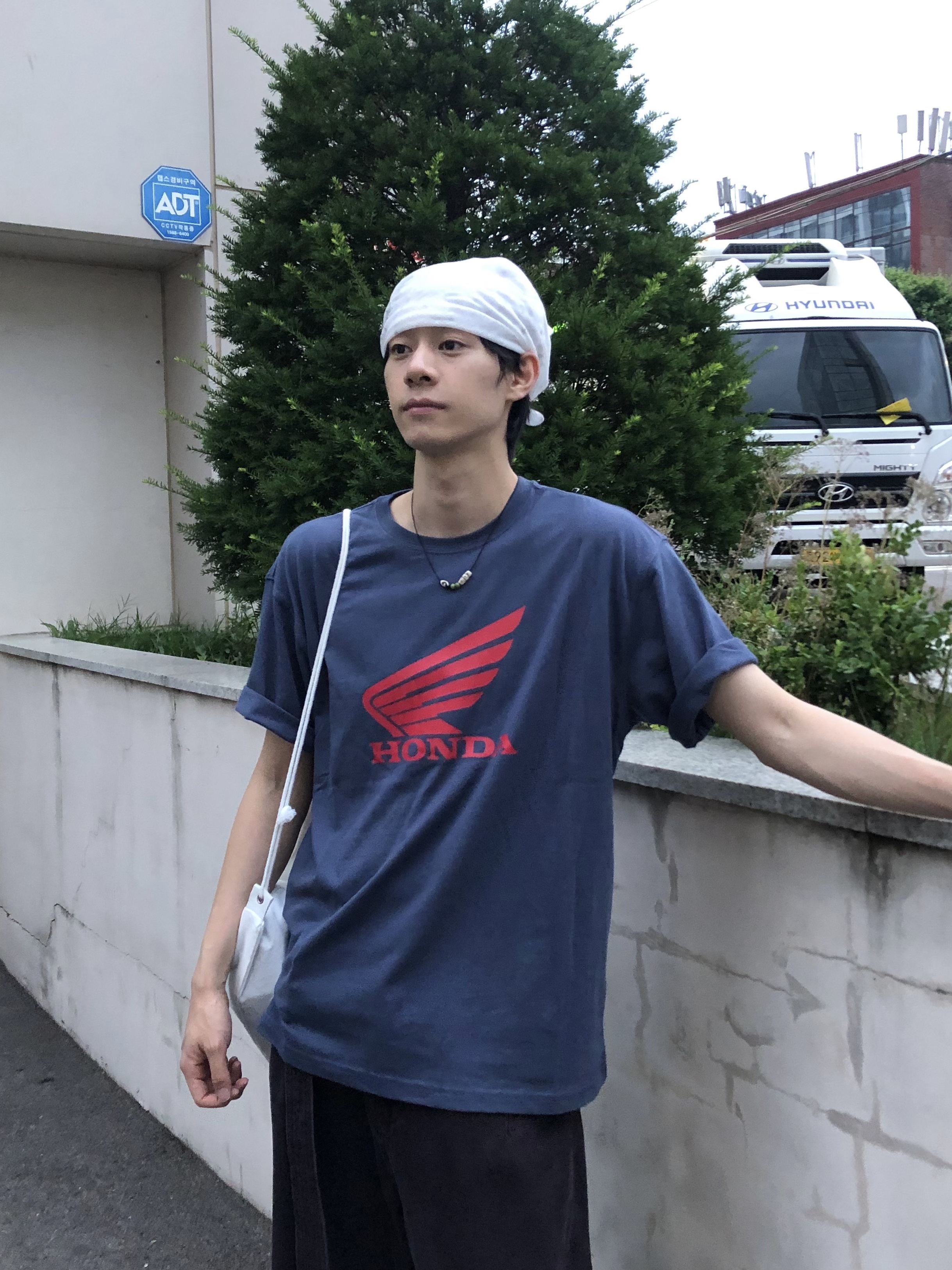 Honda Original Wing Logo T-Shirt Vintage Navy, Hoka Bondi 8 Black - Wide 착용 스타일 - 2