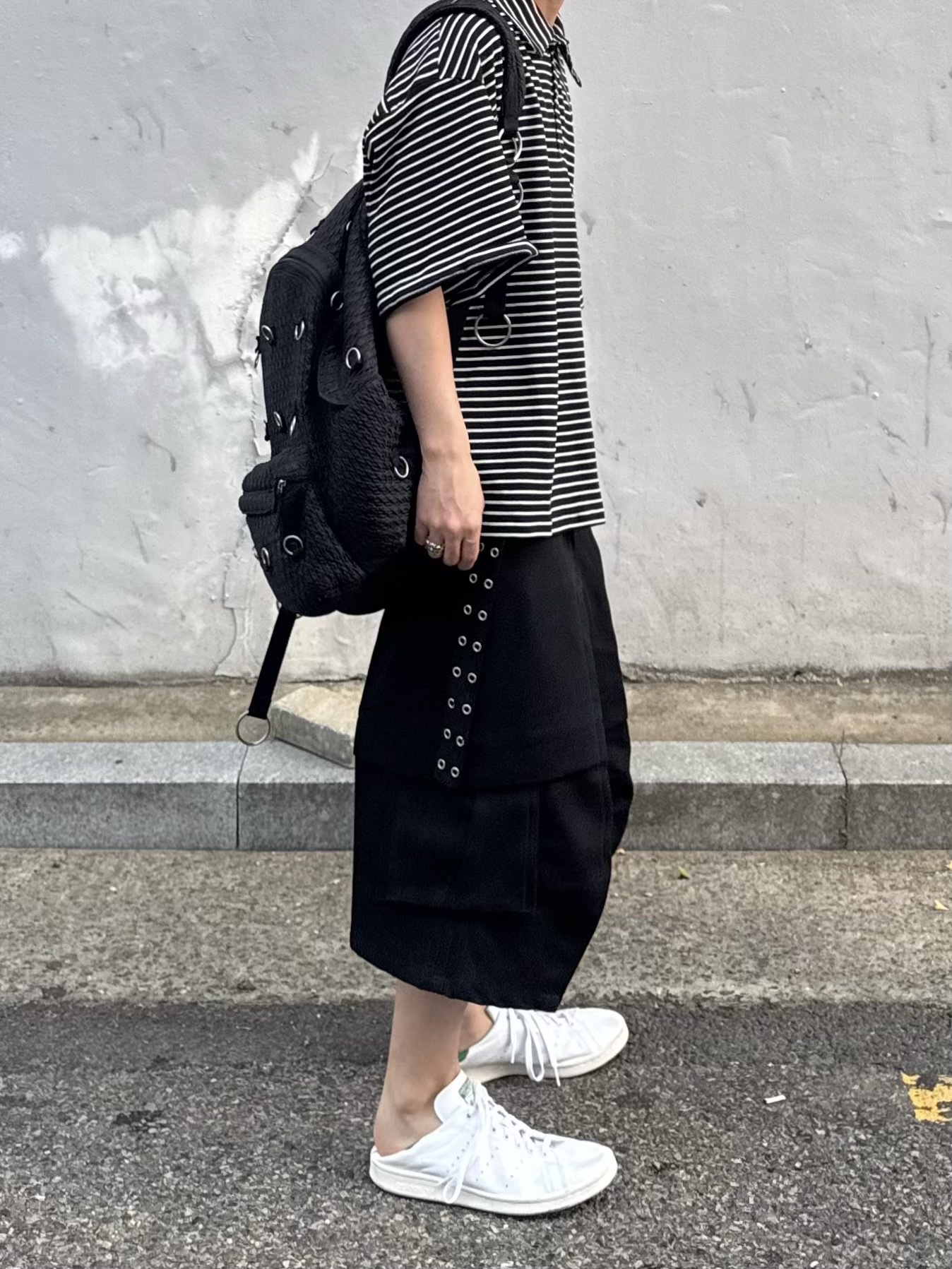 Kamien Stripe Polo Shirts Black, Kamien Titan Bermuda Pants Black 착용 스타일 - 6