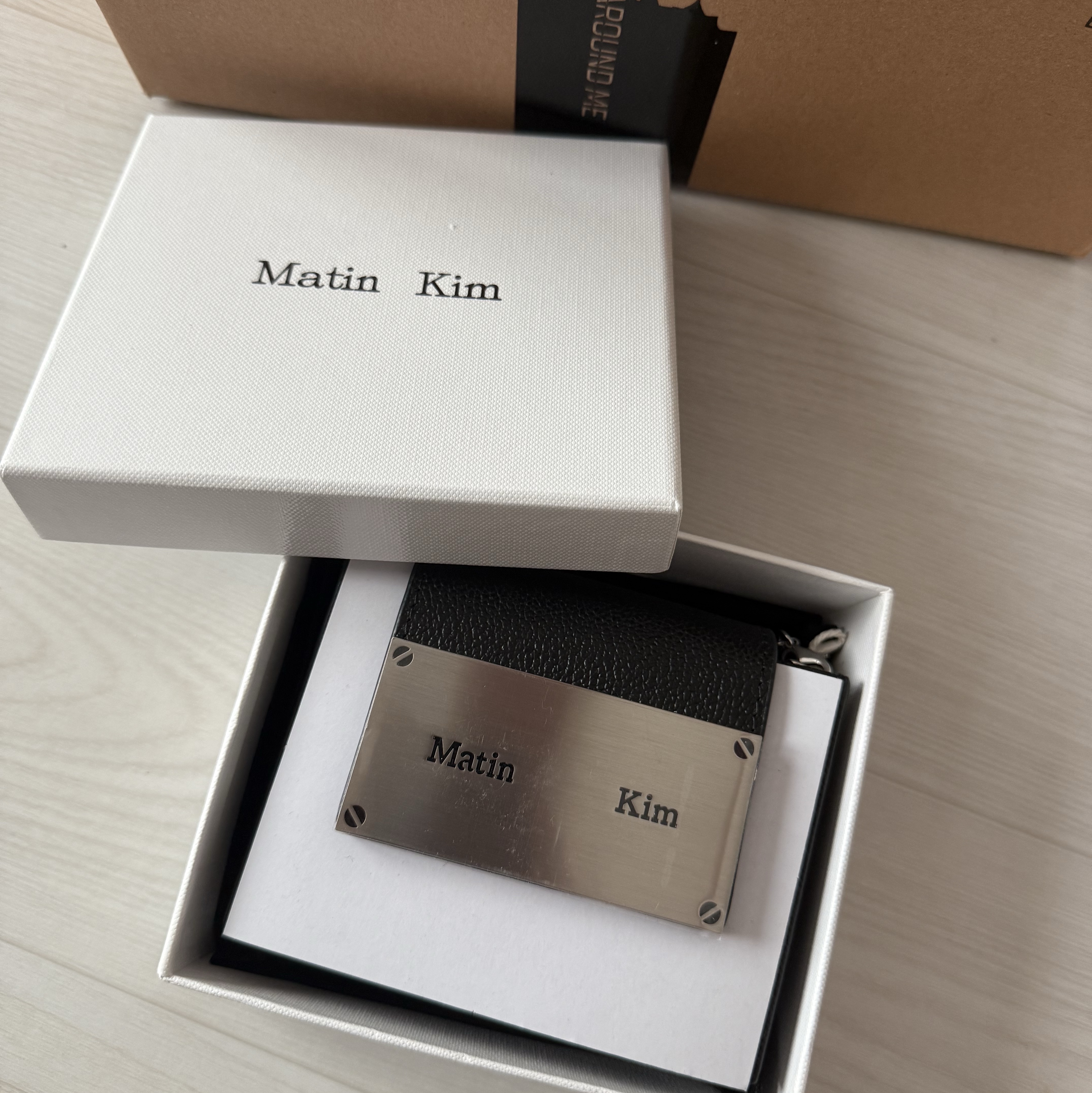 Matin Kim Accordion Mini Bag Black 착용 스타일 - 2