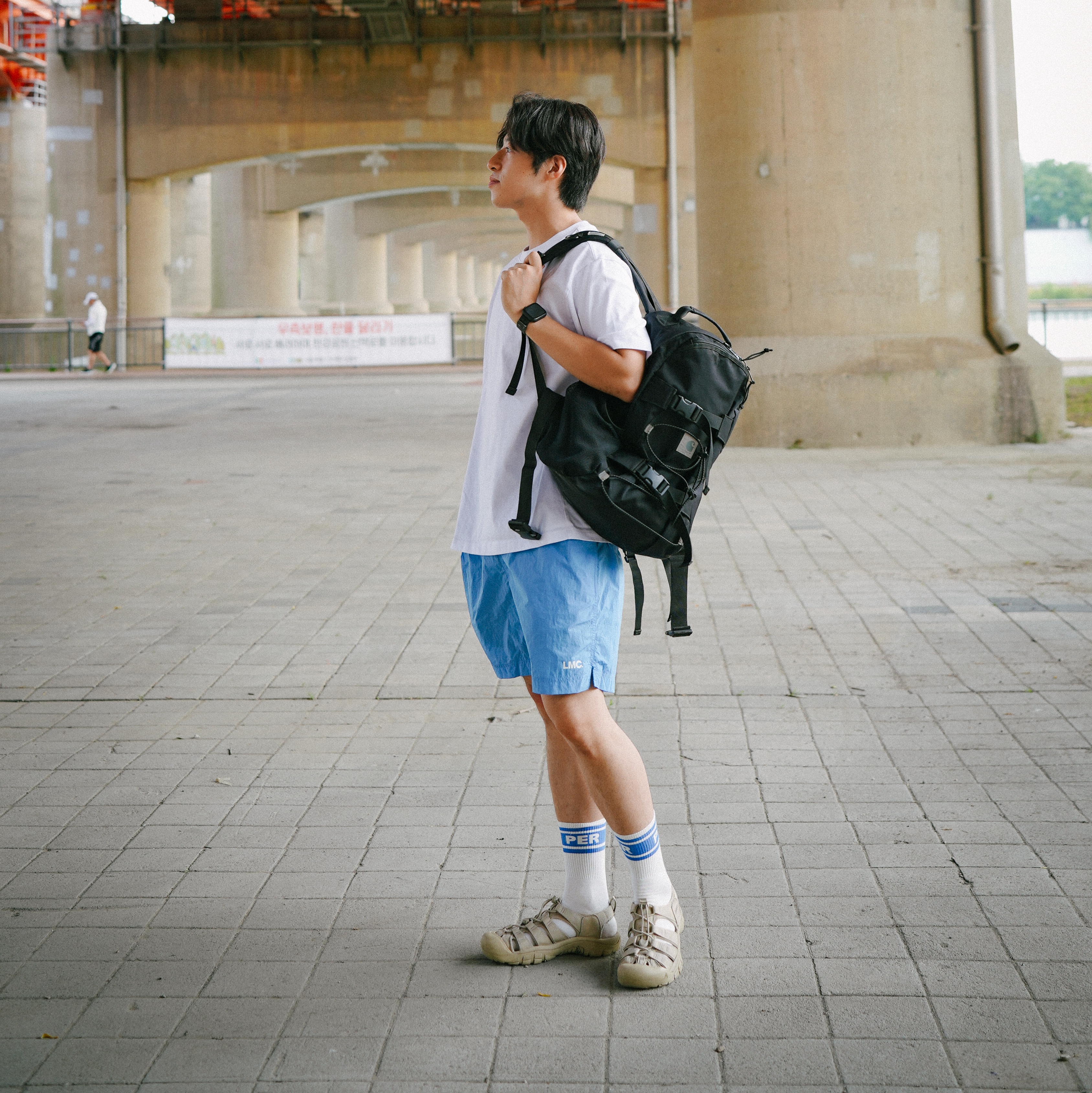 Carhartt WIP Kickflip Backpack Black, Keen Newport H2 Monochrome Safari 착용 스타일 - 1