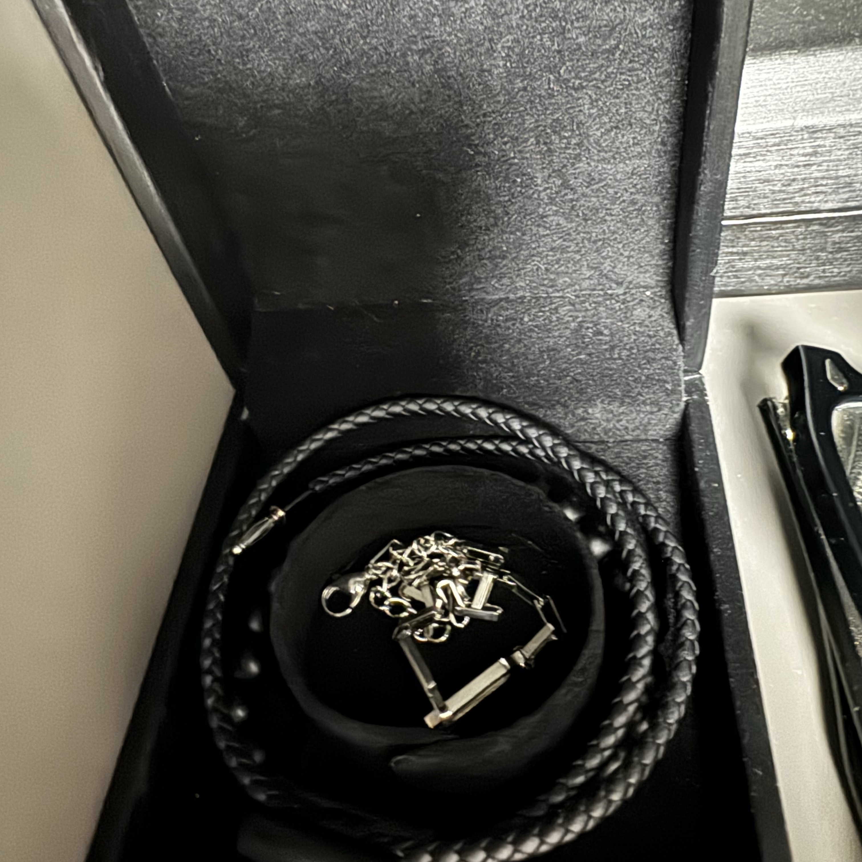 Hermes Tournis Tresse Bracelet Swift Calfskin So Black & Noir 착용 스타일