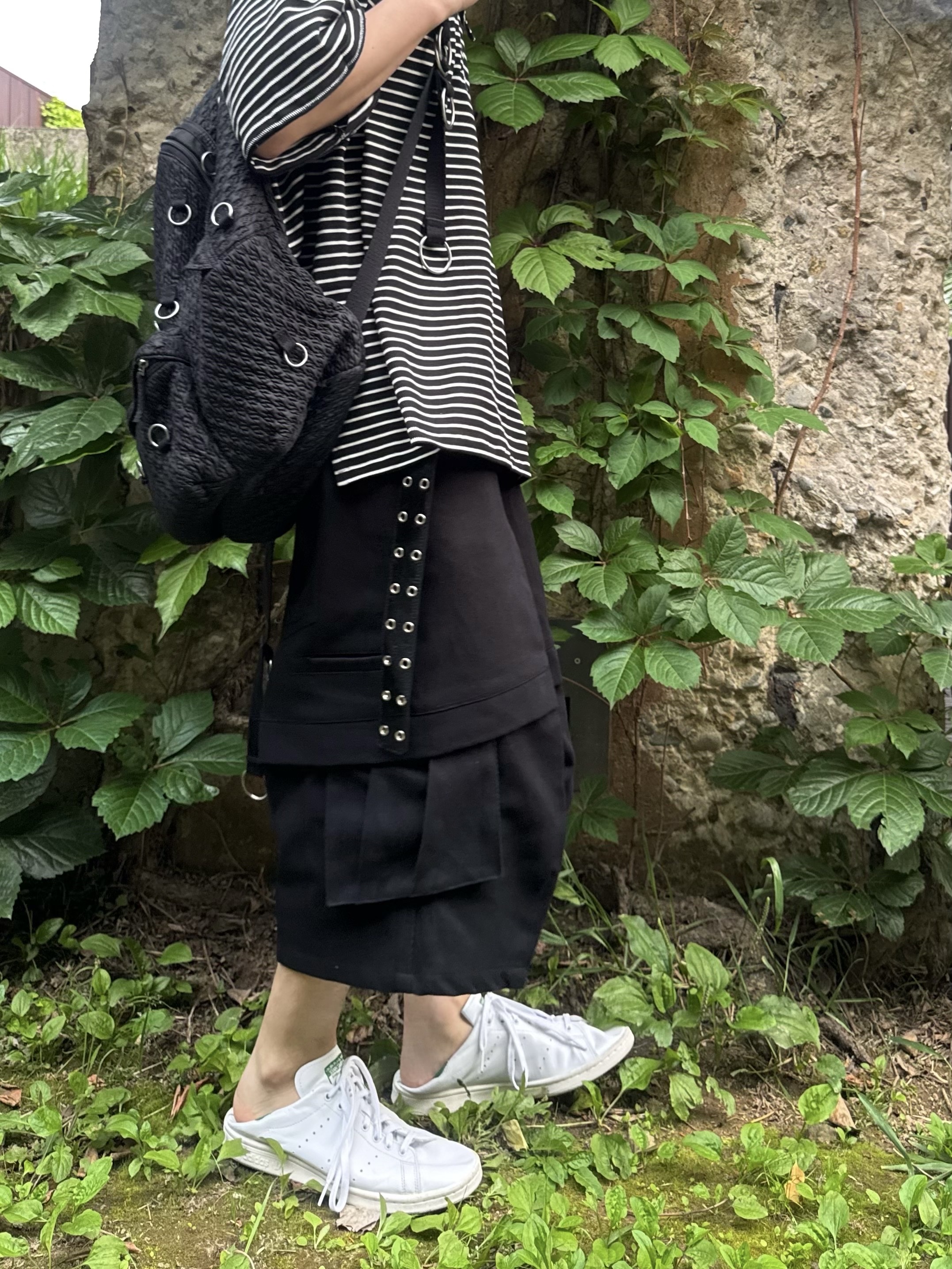 Kamien Stripe Polo Shirts Black, Kamien Titan Bermuda Pants Black 착용 스타일 - 2