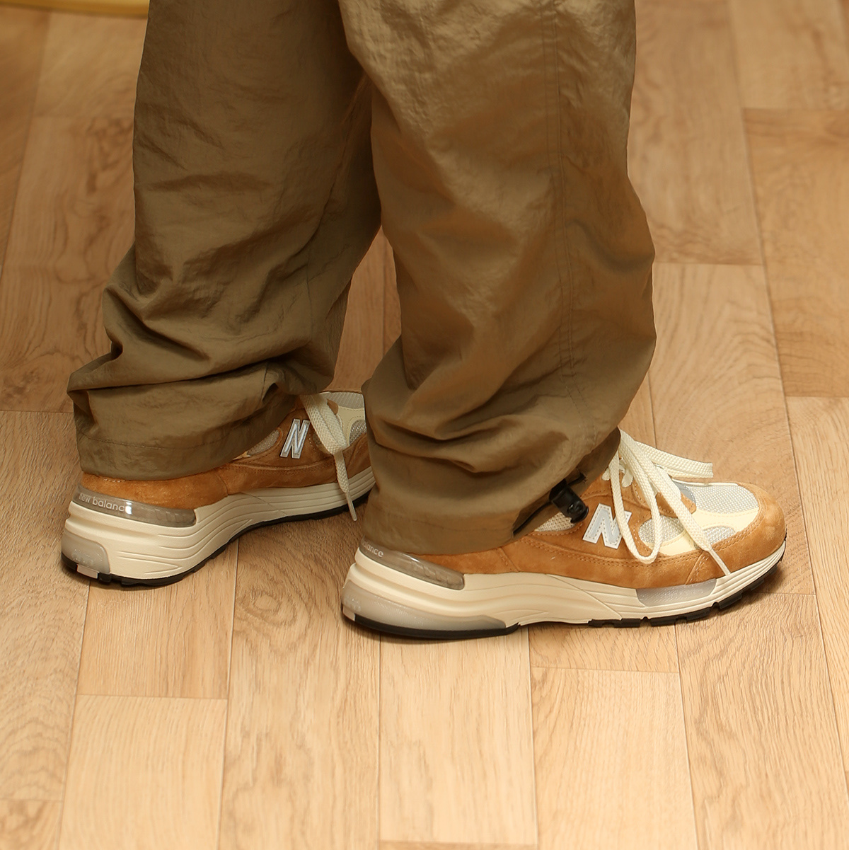 New Balance 992 Made in USA Sweet Caramel Calcium, New Balance x Packer 992 Made in USA 착용 스타일 - 3