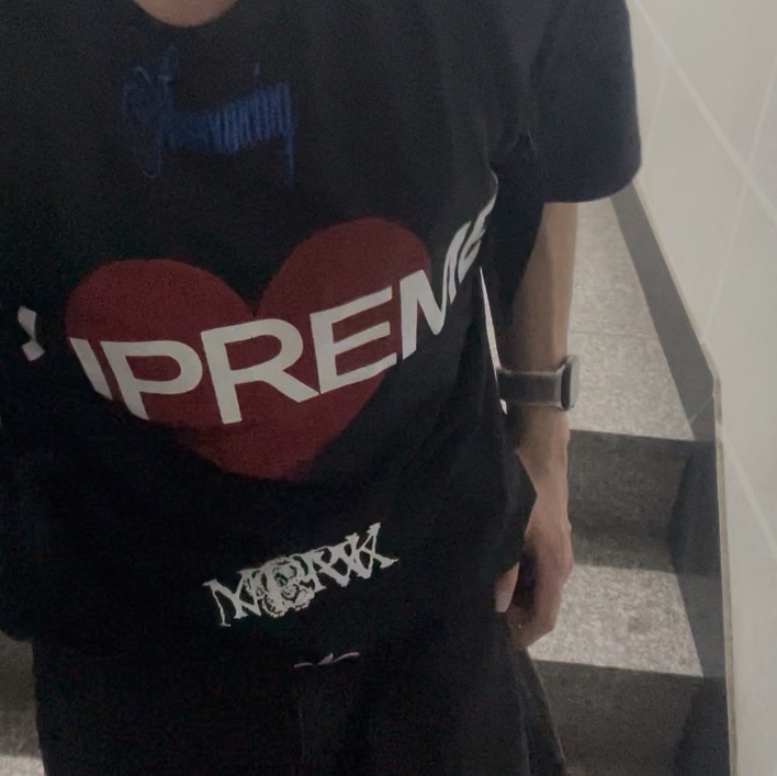Supreme Announcing T-Shirt Black - 25SS 착용 스타일 - 1