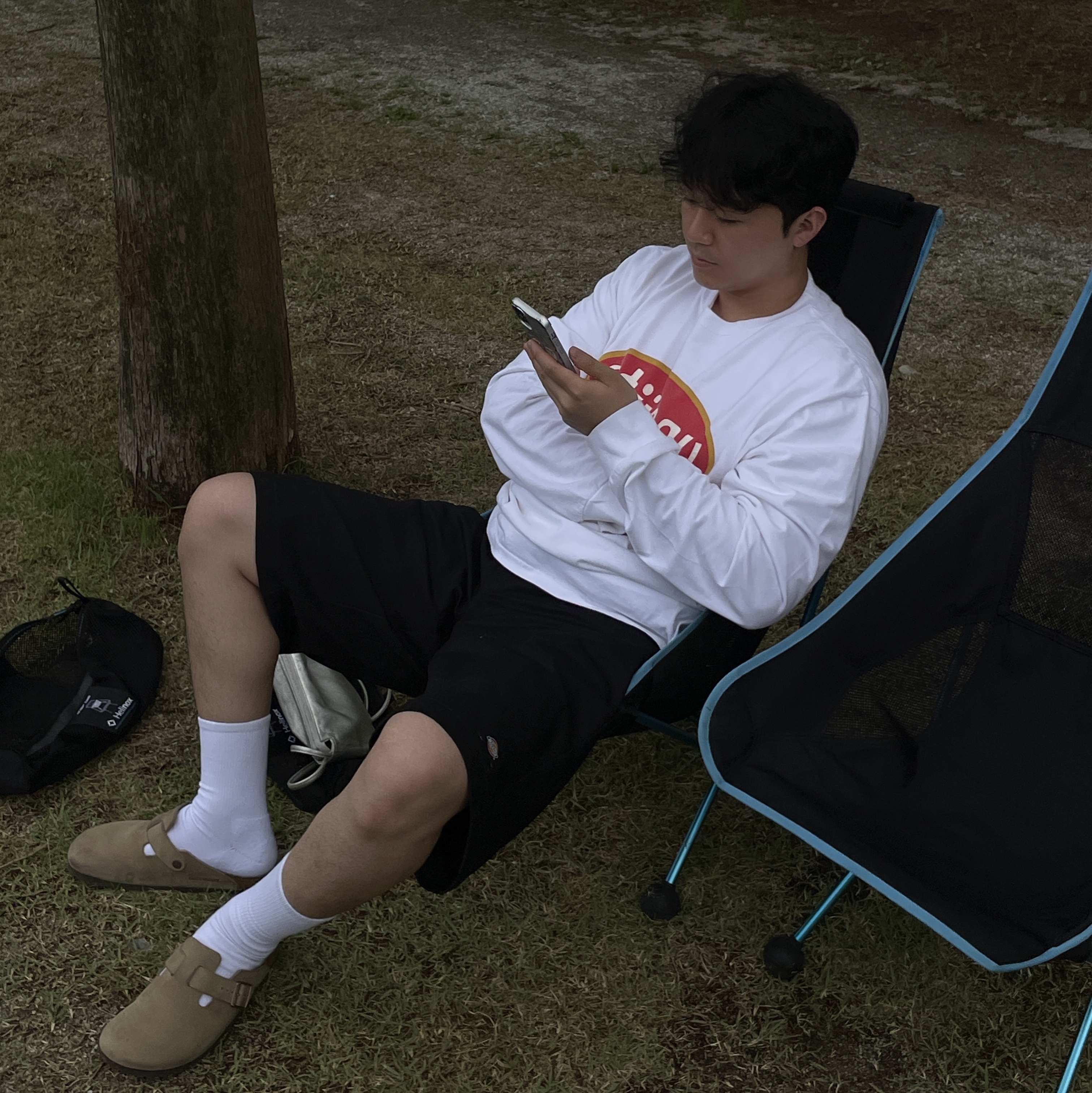 Stussy Pitstop LS T-Shirt White, Dickies Loose Fit 13 Inch Flat Front Work Shorts Black 착용 스타일