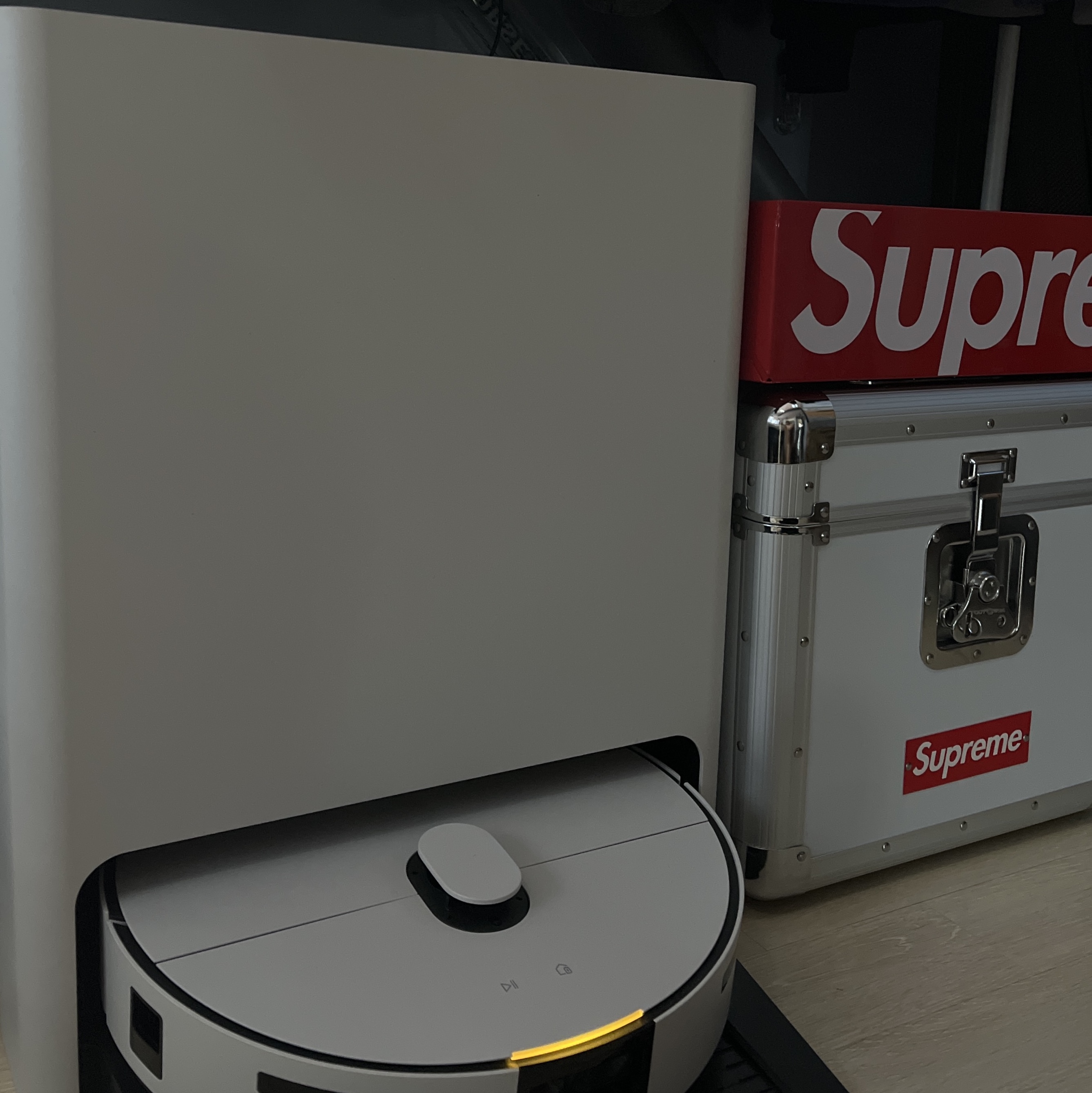 Supreme x Odyssey Record Case White - 25SS 착용 스타일