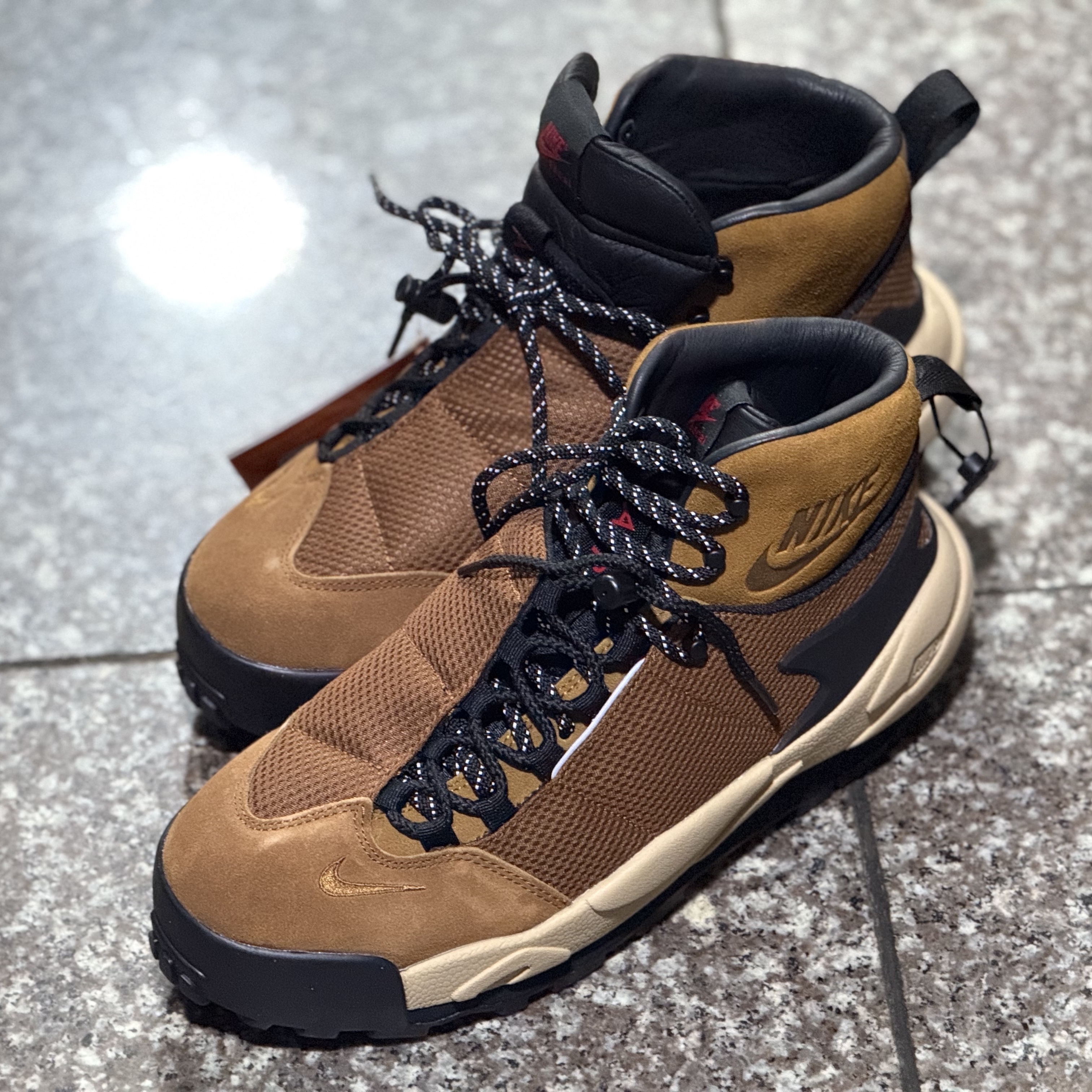 Nike x Sacai Magmascape SP Pecan 착용 스타일
