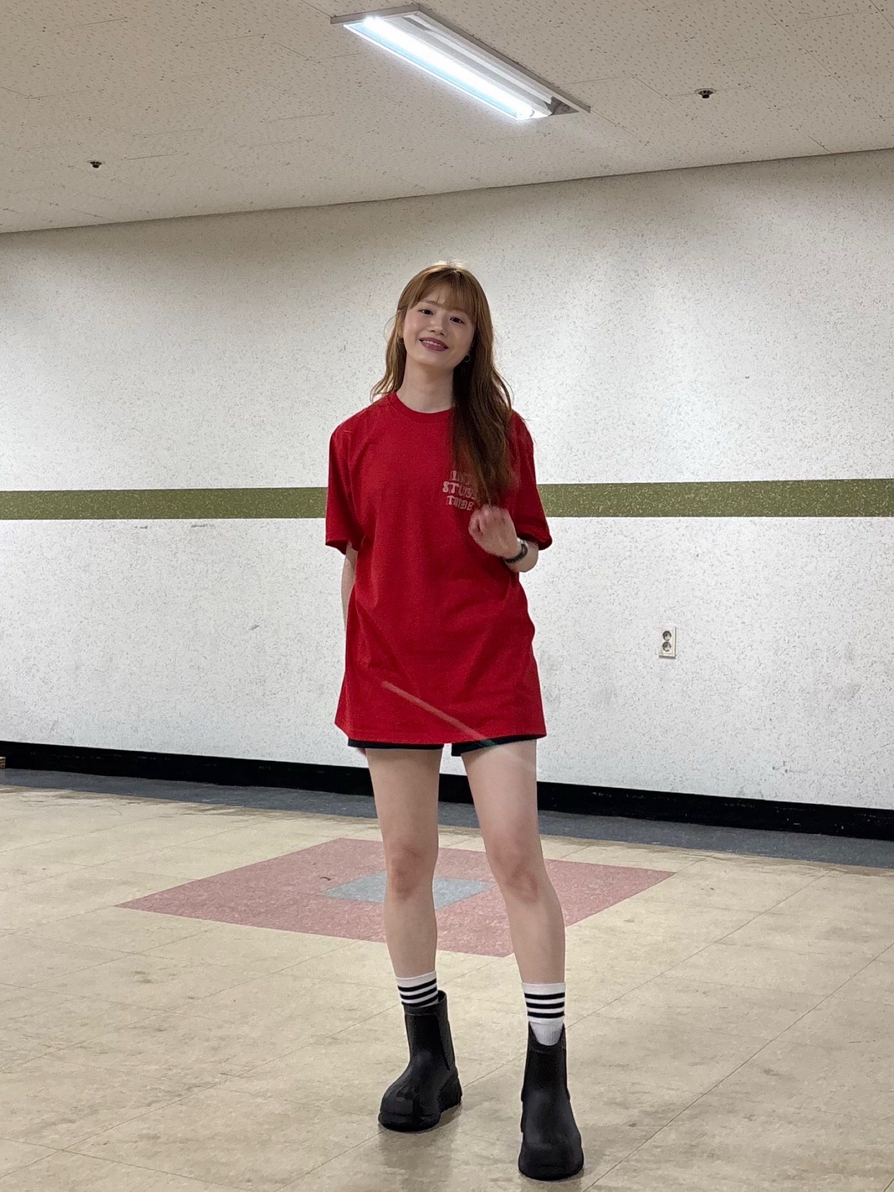 (W) Adidas Adifom Superstar Boot Black, Stussy Serpent T-Shirt Red 착용 스타일 - 4