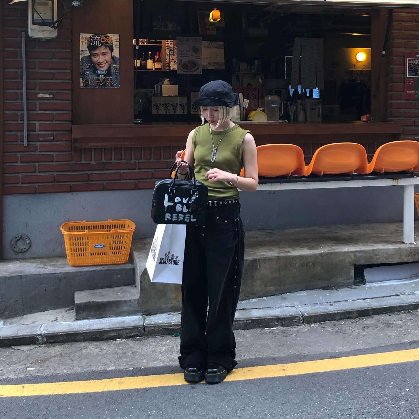 Comme des Garcons Girl Paint Bag Black, Resurrection13 Revet & Patchwork Denim Pants Black 착용 스타일 - 1