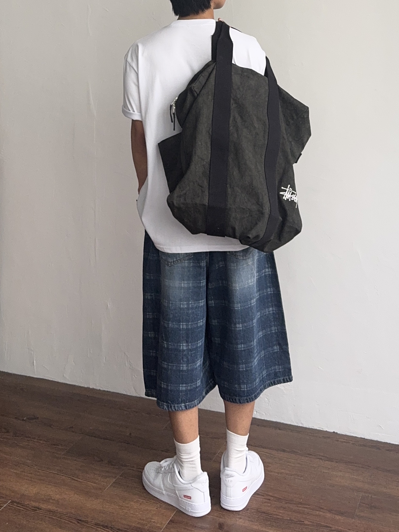 Nike x Supreme Air Force 1 Low White, Stussy Canvas Flight Bag Washed Black 착용 스타일 - 4
