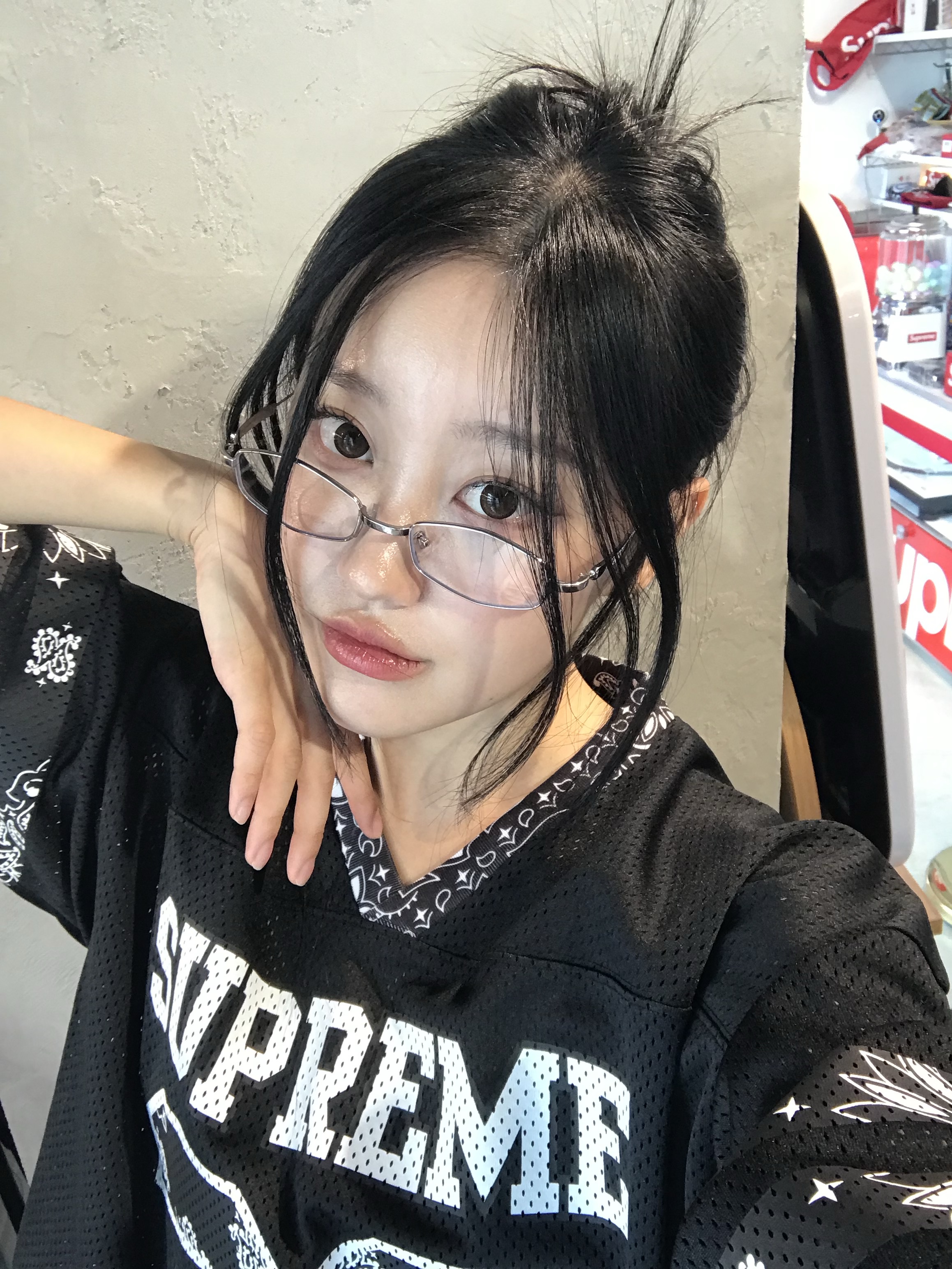 Supreme Bandana Football Jersey Black - 25SS, Gentle Monster x Maison Margiela MM216 Silver Clear 착용 스타일 - 3