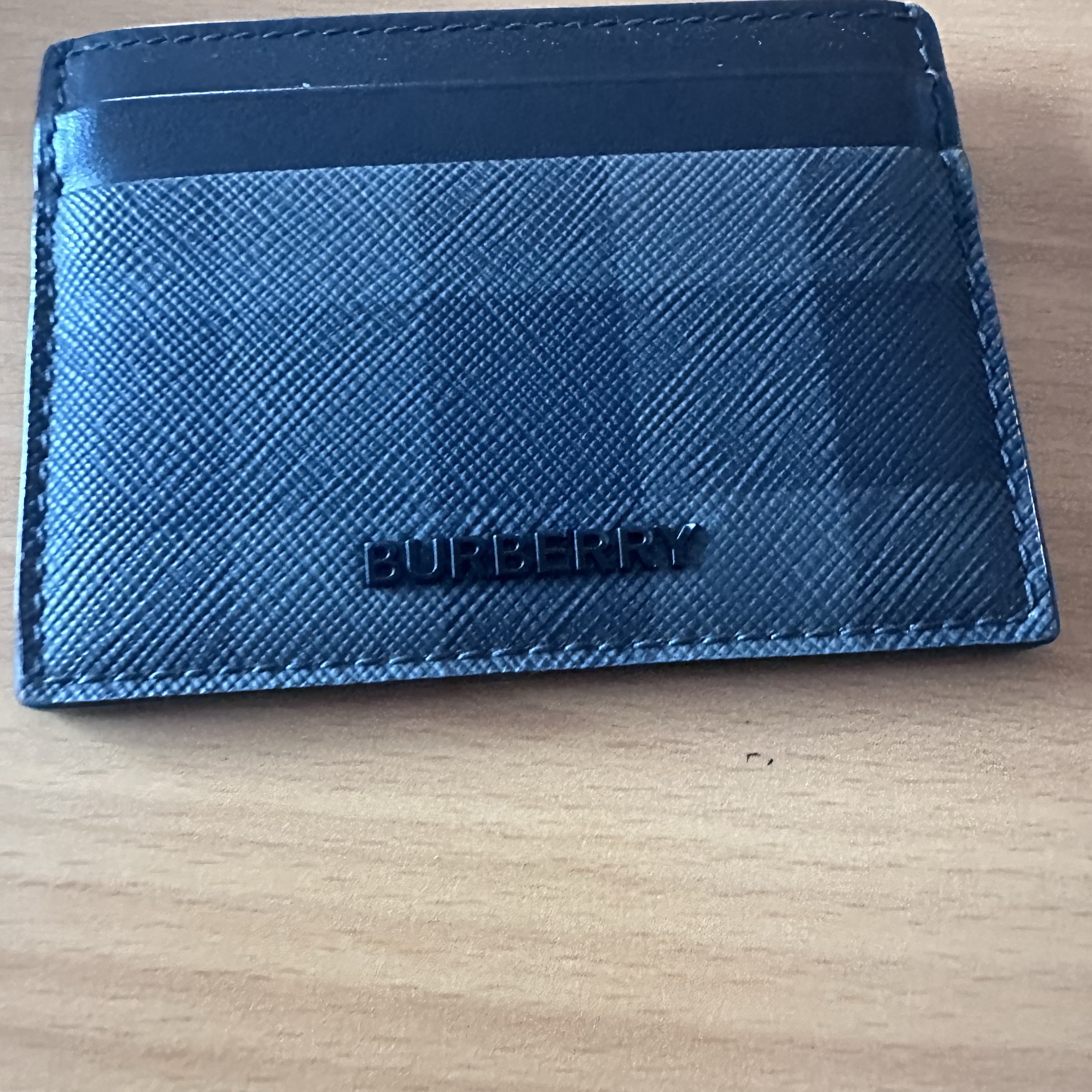 Burberry Check Leather Card Case Charcoal 착용 스타일