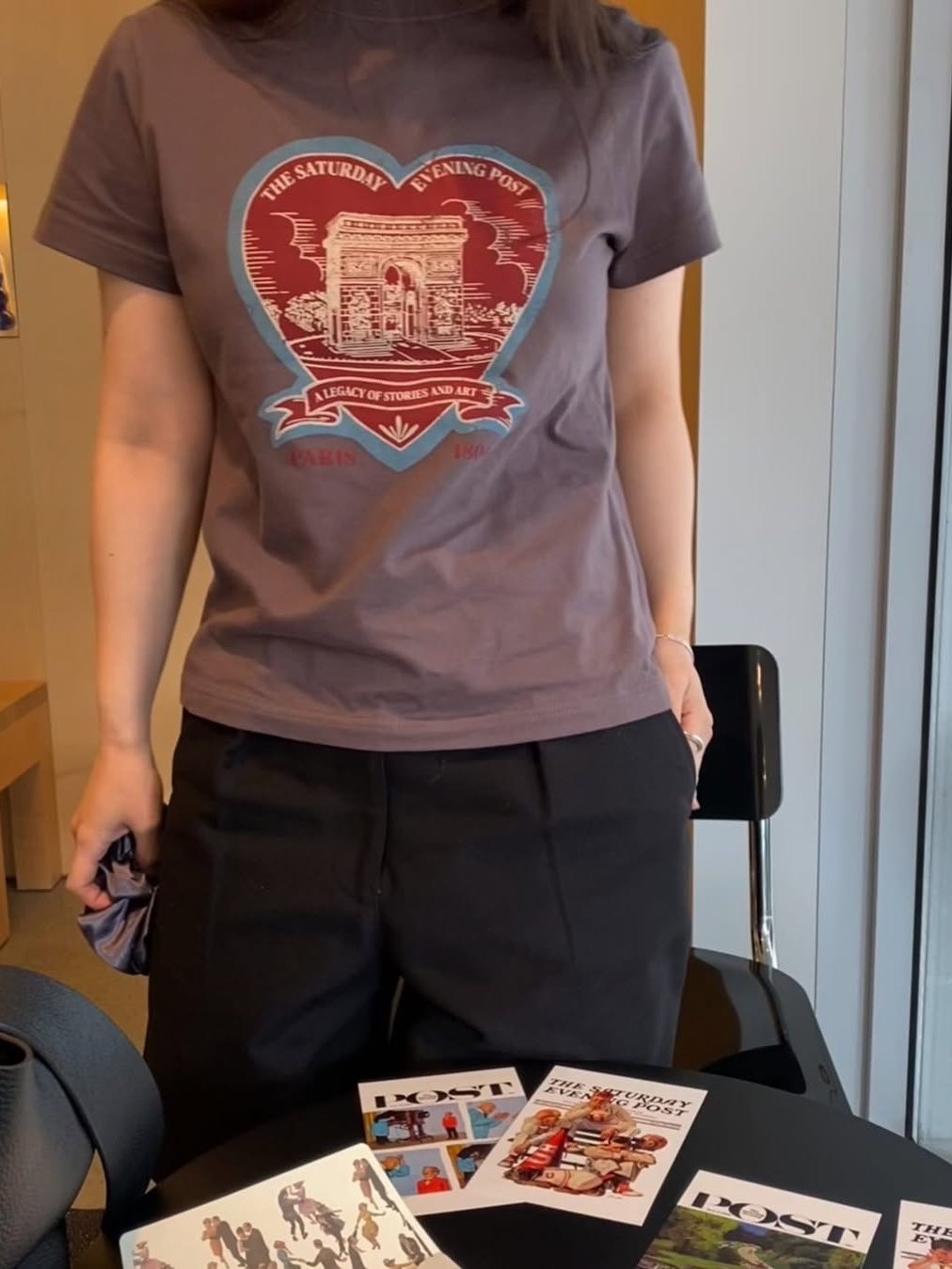 The Saturday Evening Post Arch Heart T-Shirt_Charcoal 착용 스타일 - 2