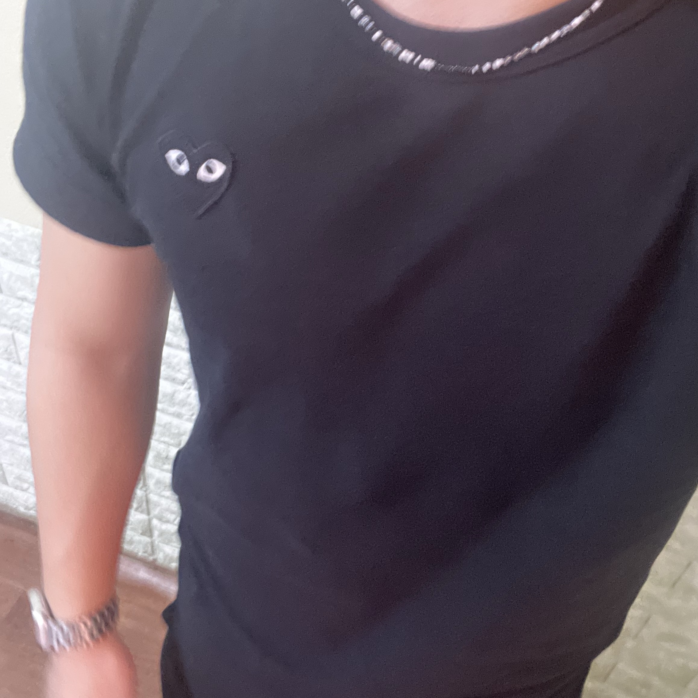 MUCENT Leeds Signature Biz Necklace Black, Play Comme des Garcons Small Black Heart T-Shirt Black 착용 스타일
