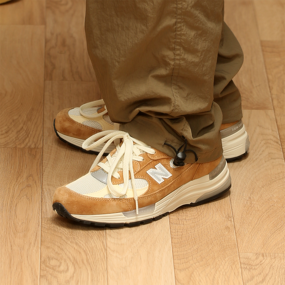 New Balance 992 Made in USA Sweet Caramel Calcium, New Balance x Packer 992 Made in USA 착용 스타일 - 7