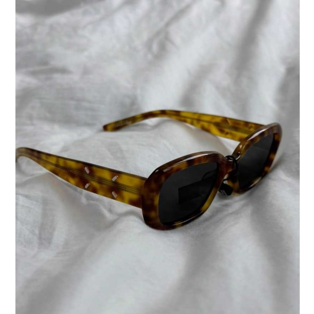 Gentle Monster x Maison Margiela MM207 Tortoise Gray 착용 스타일 - 2