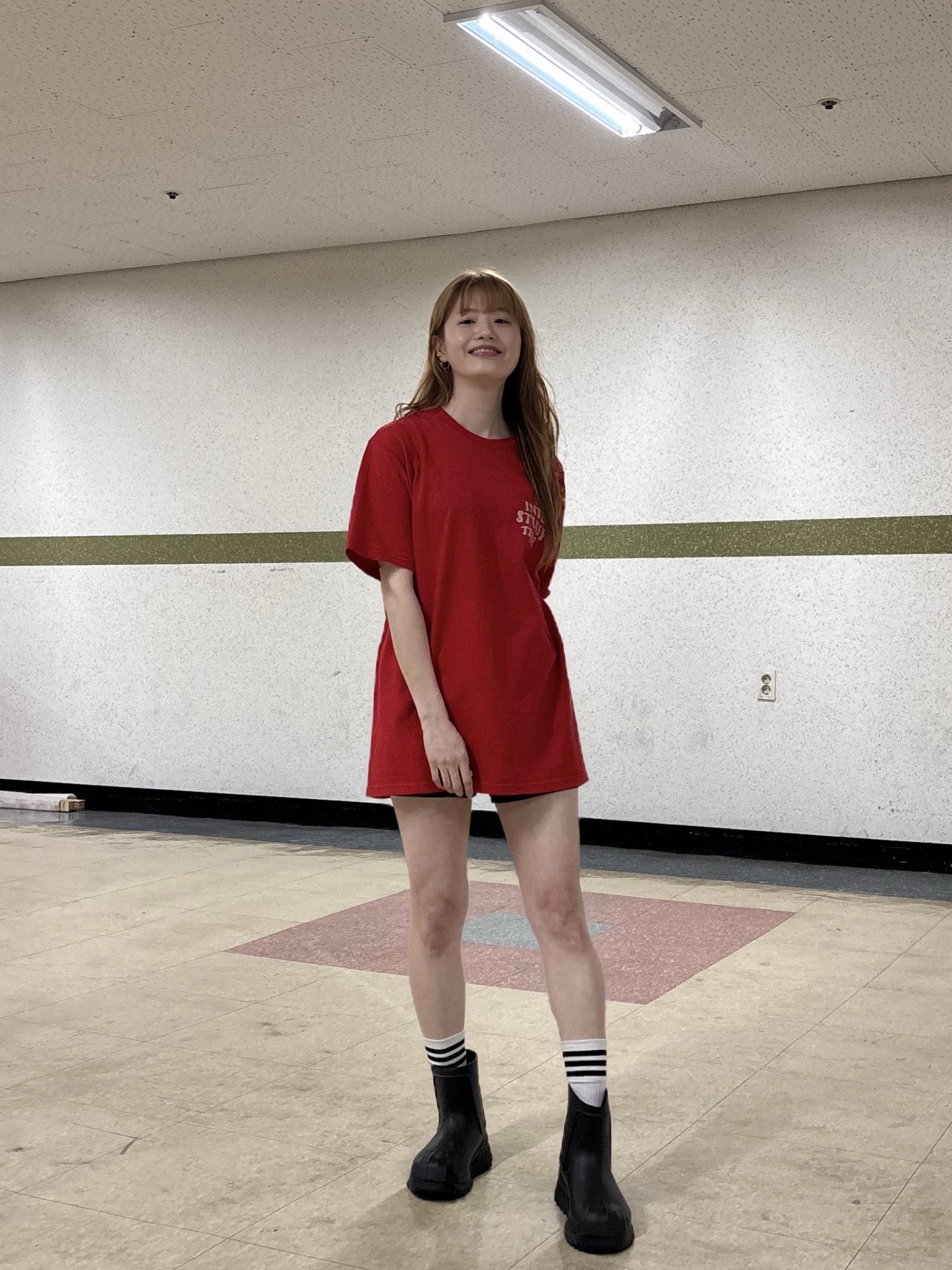 (W) Adidas Adifom Superstar Boot Black, Stussy Serpent T-Shirt Red 착용 스타일 - 3