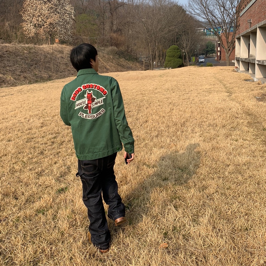 Deus Ex Machina Pleasures Work Jacket Work Green 착용 스타일
