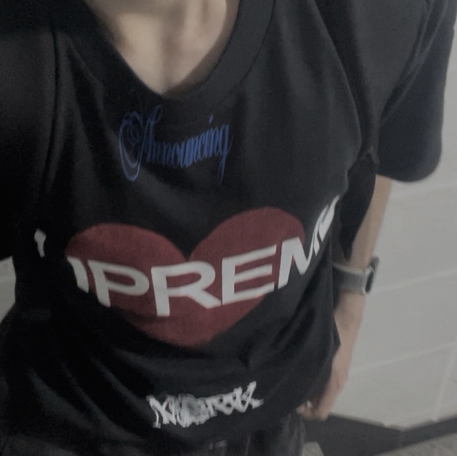 Supreme Announcing T-Shirt Black - 25SS 착용 스타일 - 2